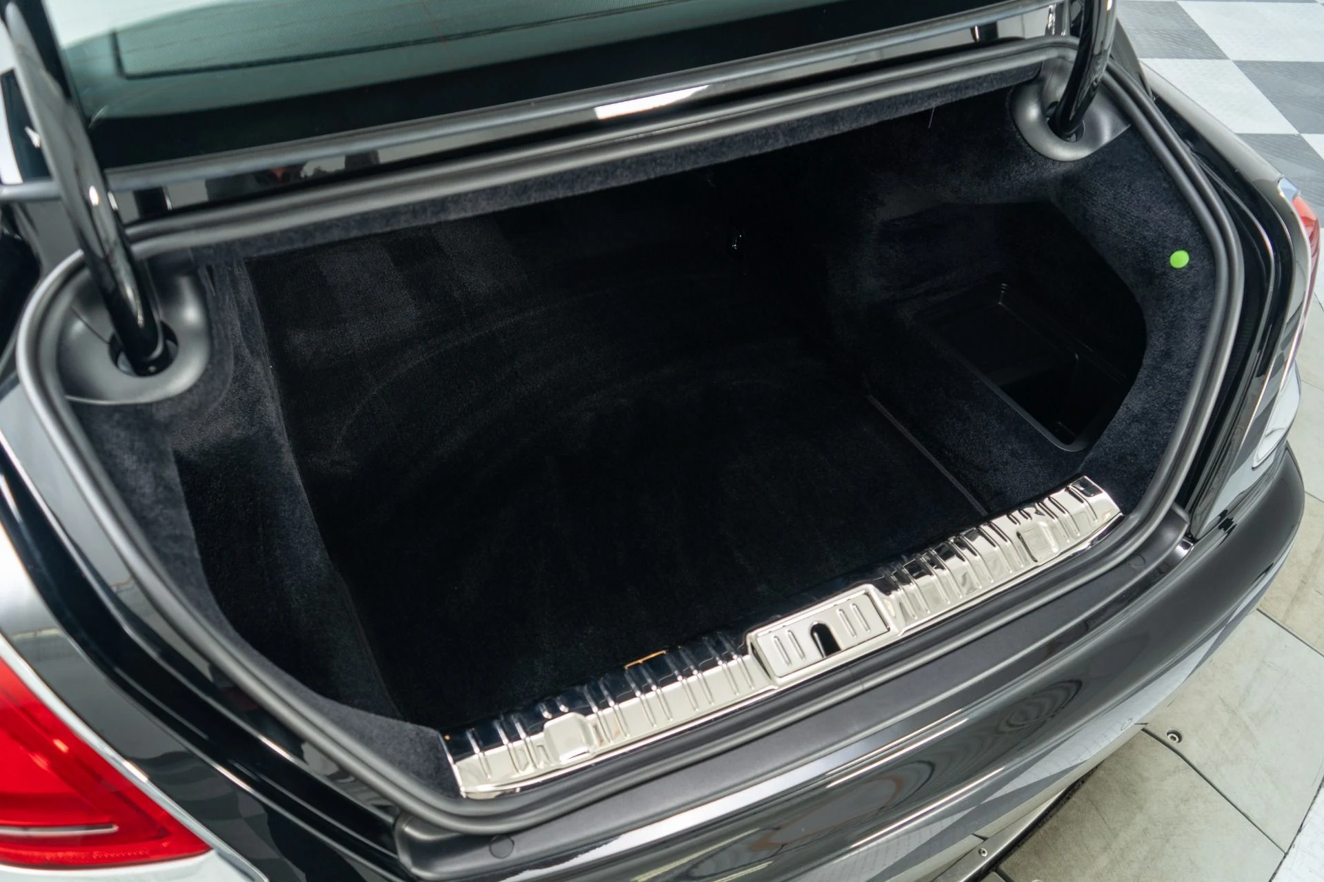 mph018_3385349981_Used_2016_Rolls_Royce_Wraith_1759423730_9a52e36753