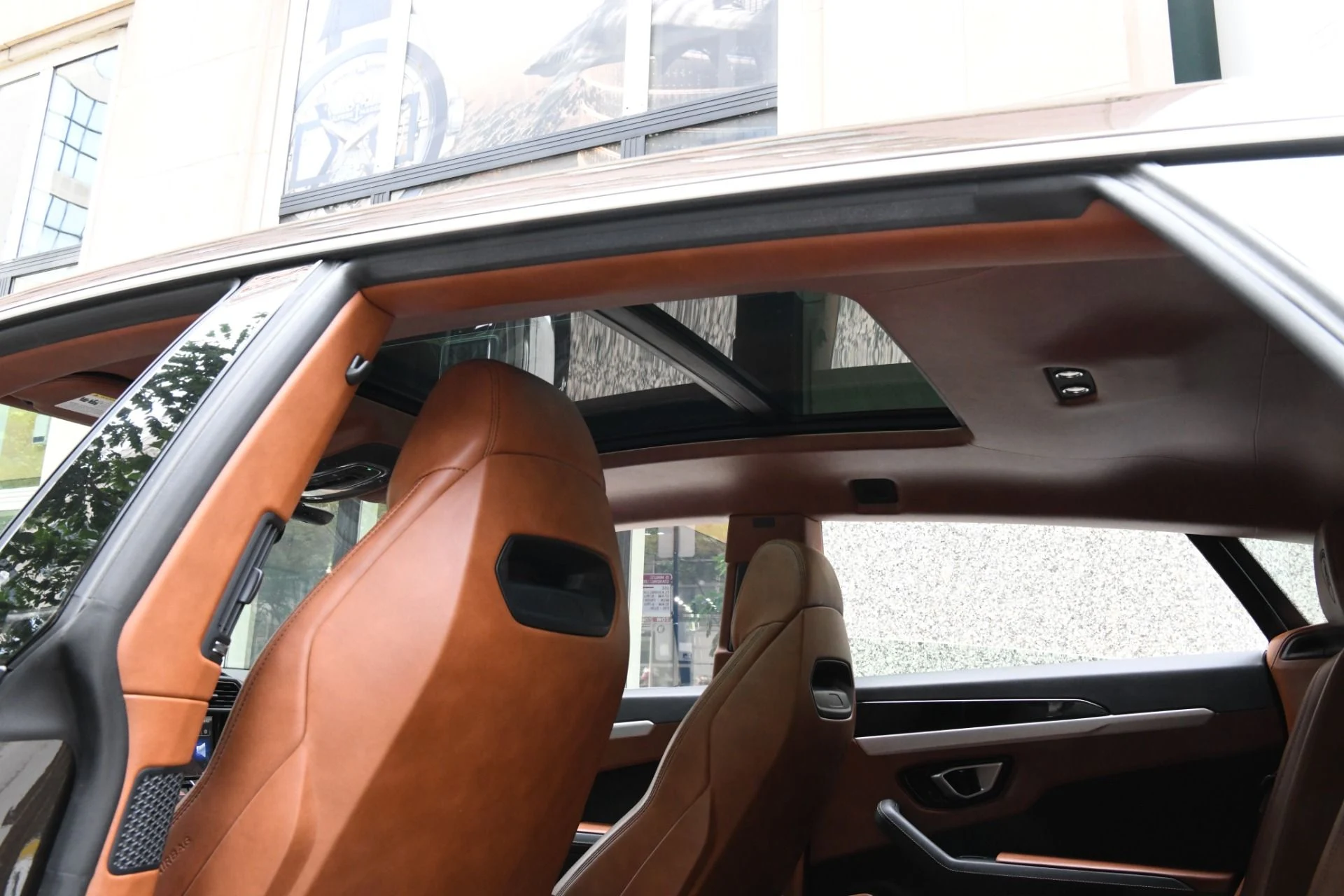 mph018_3390065449_Used_2021_Lamborghini_Urus_1748030633_d5deafa22e