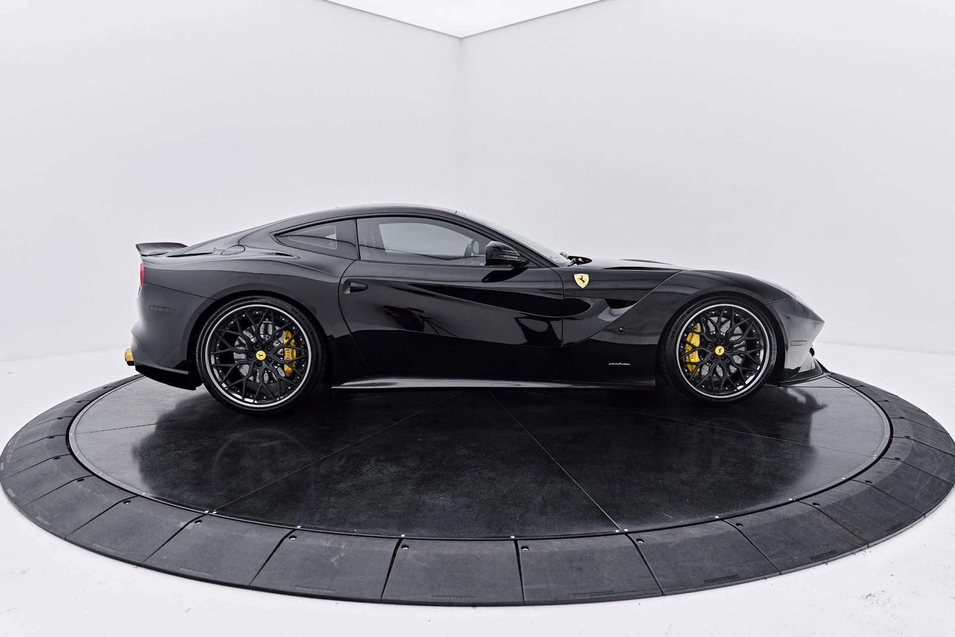 mph018_3394119654_Used_2015_Ferrari_F12_Berlinetta_1790206489_43e5abbf5f