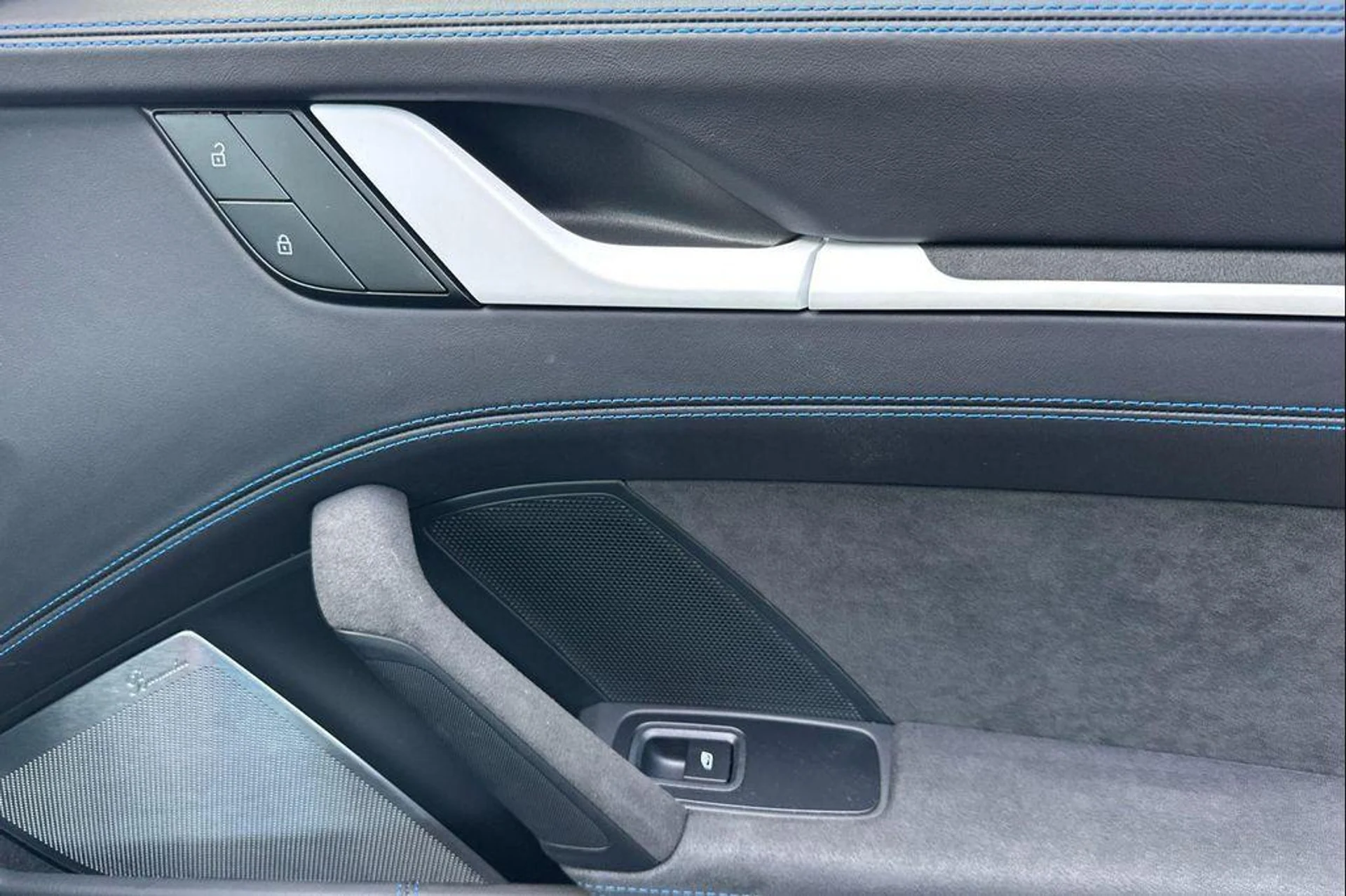 mph018_3398709630_e_U_x95_O9_FSBV_FR_0_QF_7_Xyfz2v_VM_05921d948c