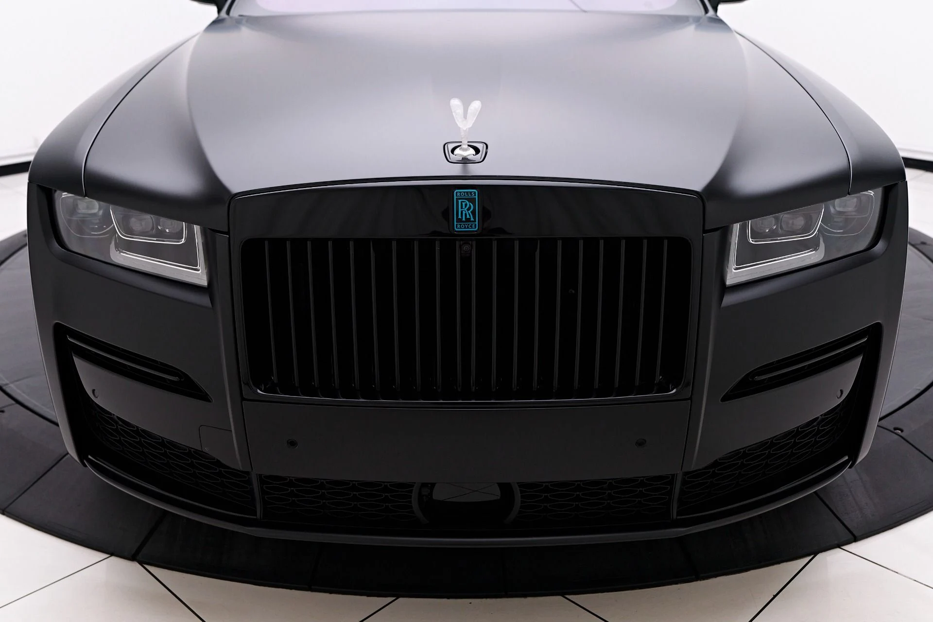 mph018_3401033990_Used_2024_Rolls_Royce_Ghost_Base_1755131984_5b370914f8