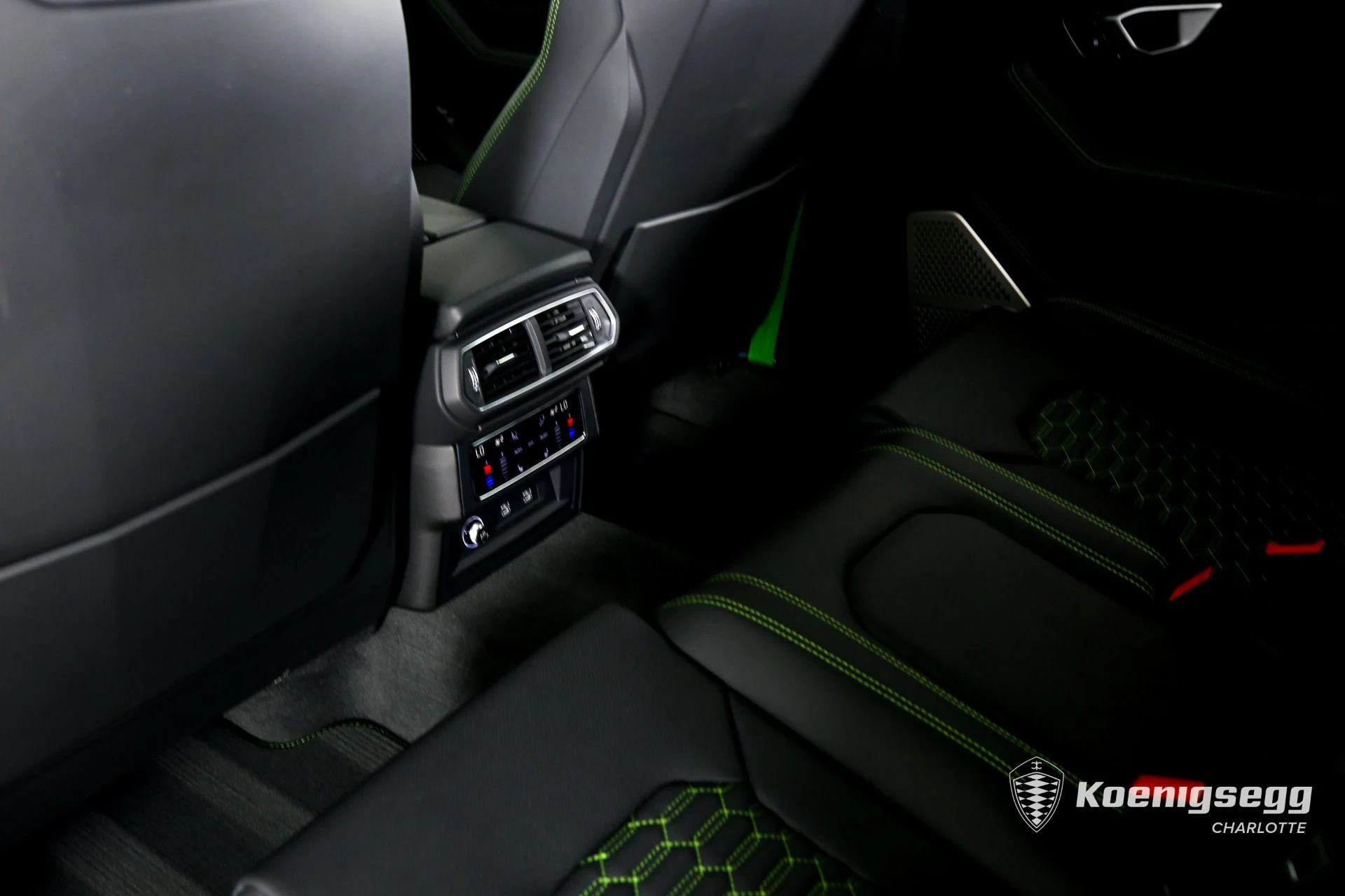 mph018_3402168394_Used_2022_Lamborghini_Urus_1696532519_7d5c8f1558