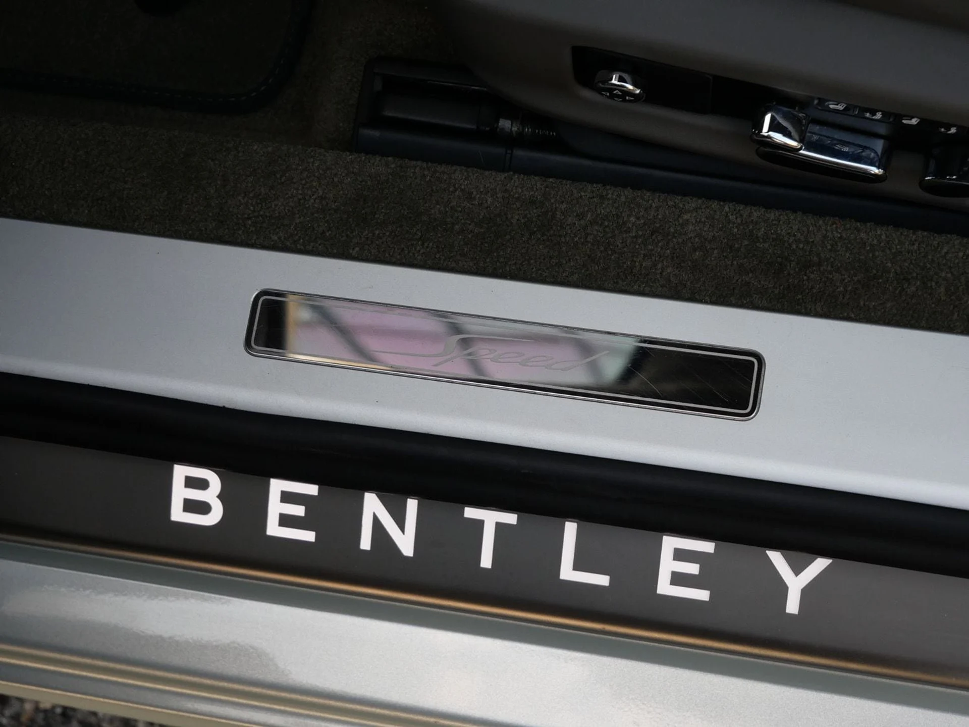 mph018_3404197587_afe74efa5622810dc2e3a1d14e90ef74x_72c92c5022