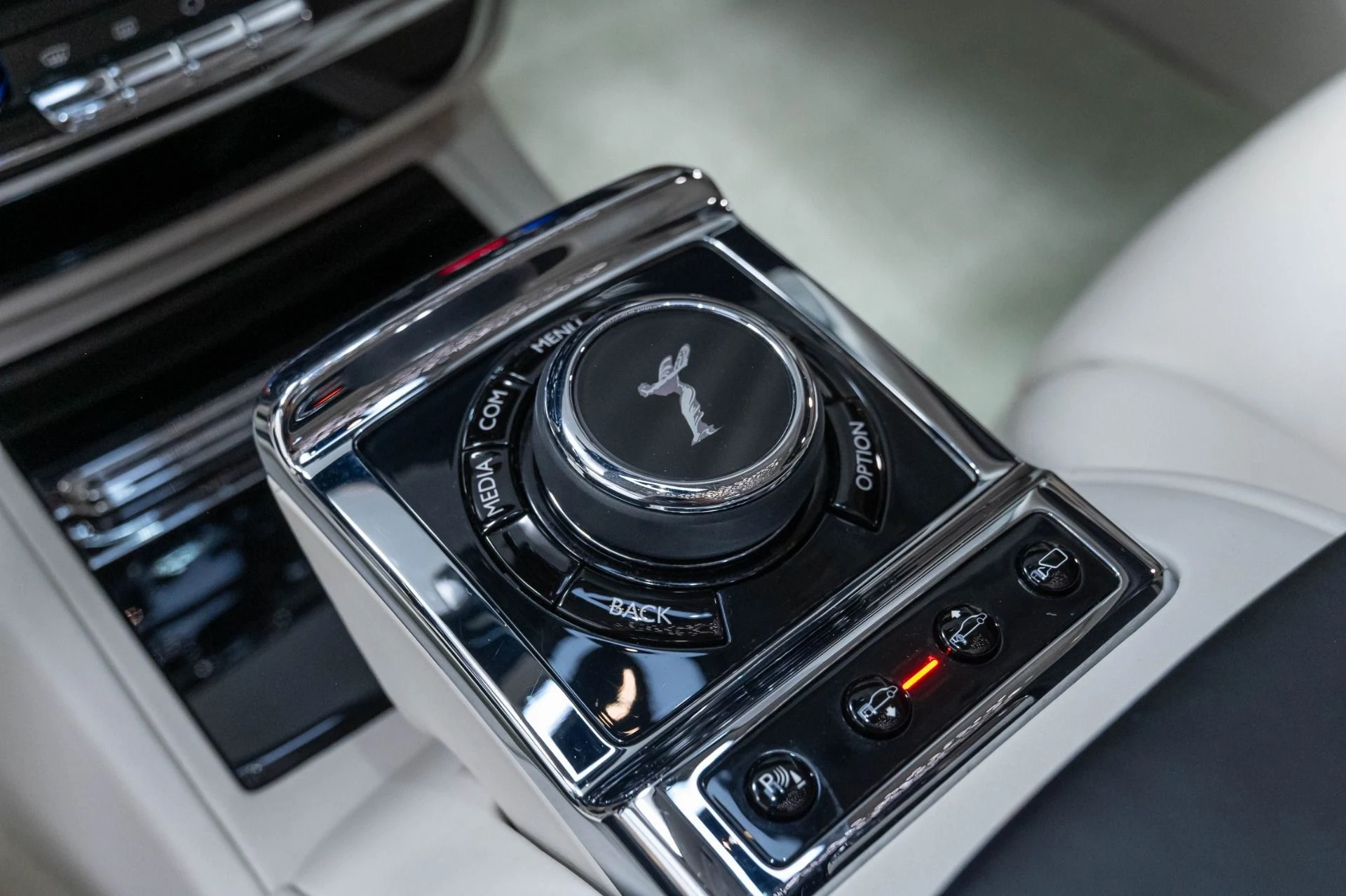 mph018_3408713433_Used_2019_Rolls_Royce_Phantom_1784063951_804ca1afd6
