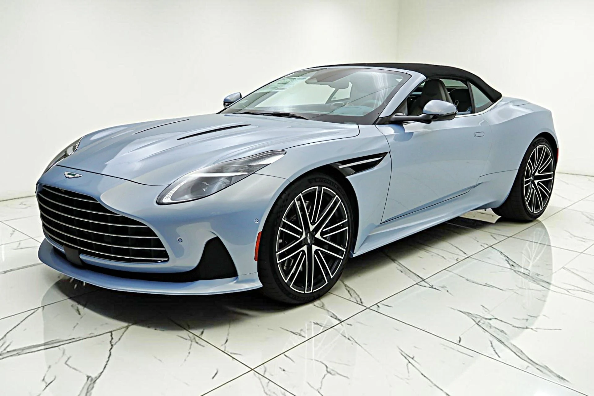 mph018_342667650_New_2026_Aston_Martin_DB_12_Volante_584b48a08c