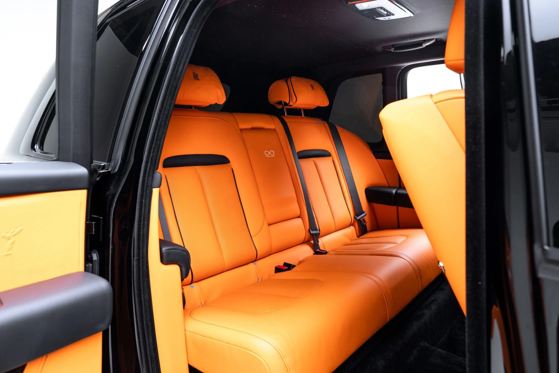 mph018_3426688934_Used_2023_Rolls_Royce_Black_Badge_Cullinan_1775515525_bf2e145c8f