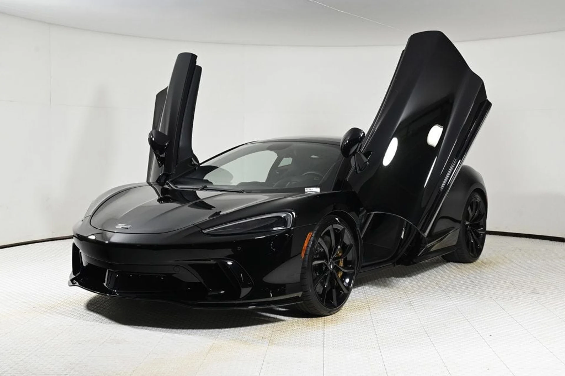mph018_3429117765_new_2025_mclaren_gts_techluxcoupe_11350_22913468_18_1024_93583caa0a