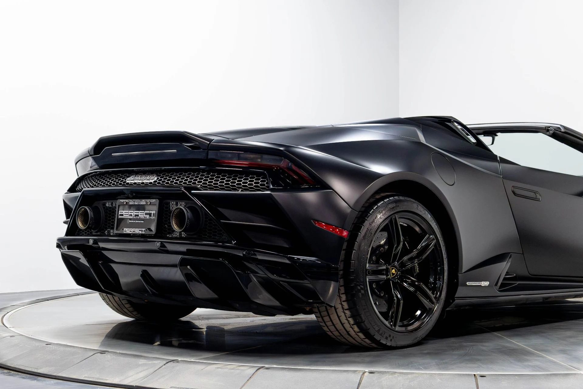 mph018_3429892482_Used_2021_Lamborghini_Huracan_EVO_EVO_Spyder_1780949077_33dc1b5776