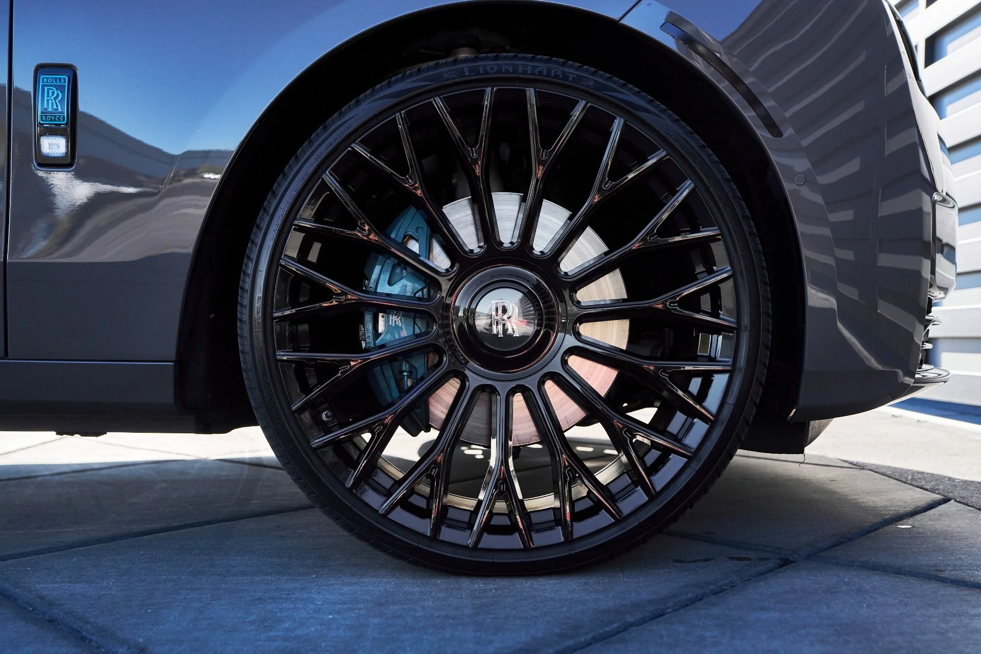 mph018_3434619317_Used_2025_Rolls_Royce_Ghost_Base_1765592163_a6b16734d7