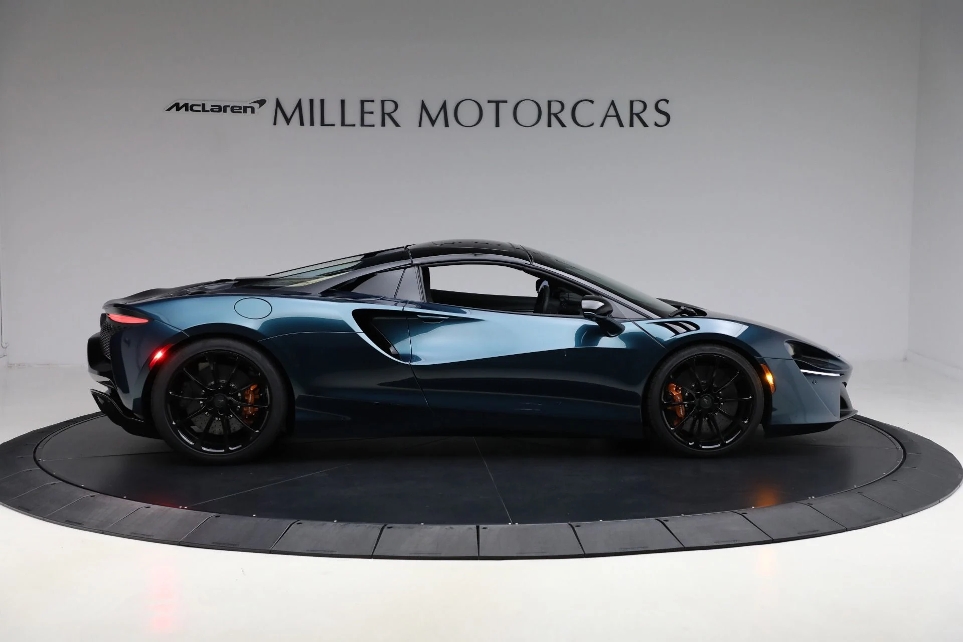 mph018_3440424536_Used_2025_Mc_Laren_Artura_Spider_4f82fe9012