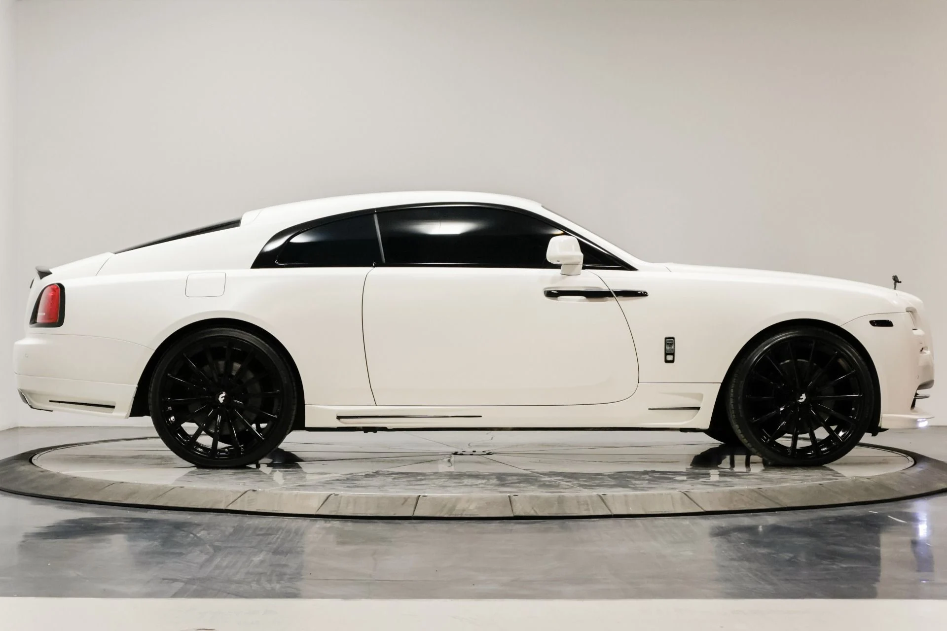 mph018_3441376862_Used_2014_Rolls_Royce_Wraith_1761229868_eab8a07139