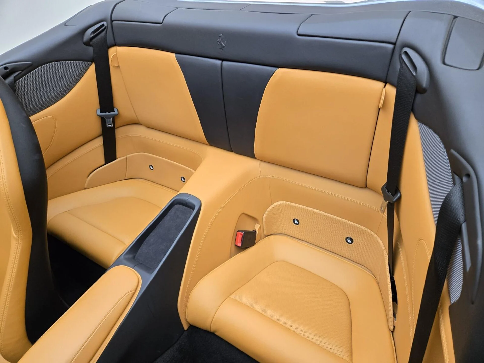 mph018_3445718896_Used_2019_Ferrari_Portofino_1762588068_11693d7562