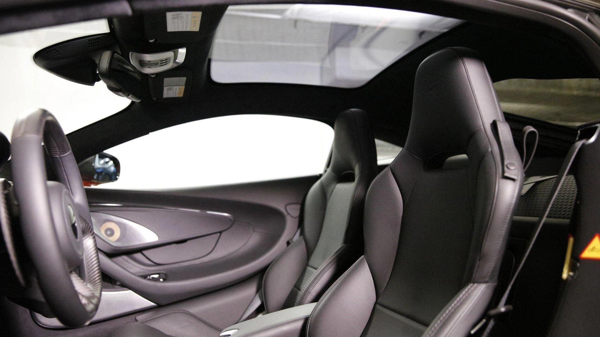 mph018_3447363859_Used_2023_Mc_Laren_GT_1698837826_8a17adbf43