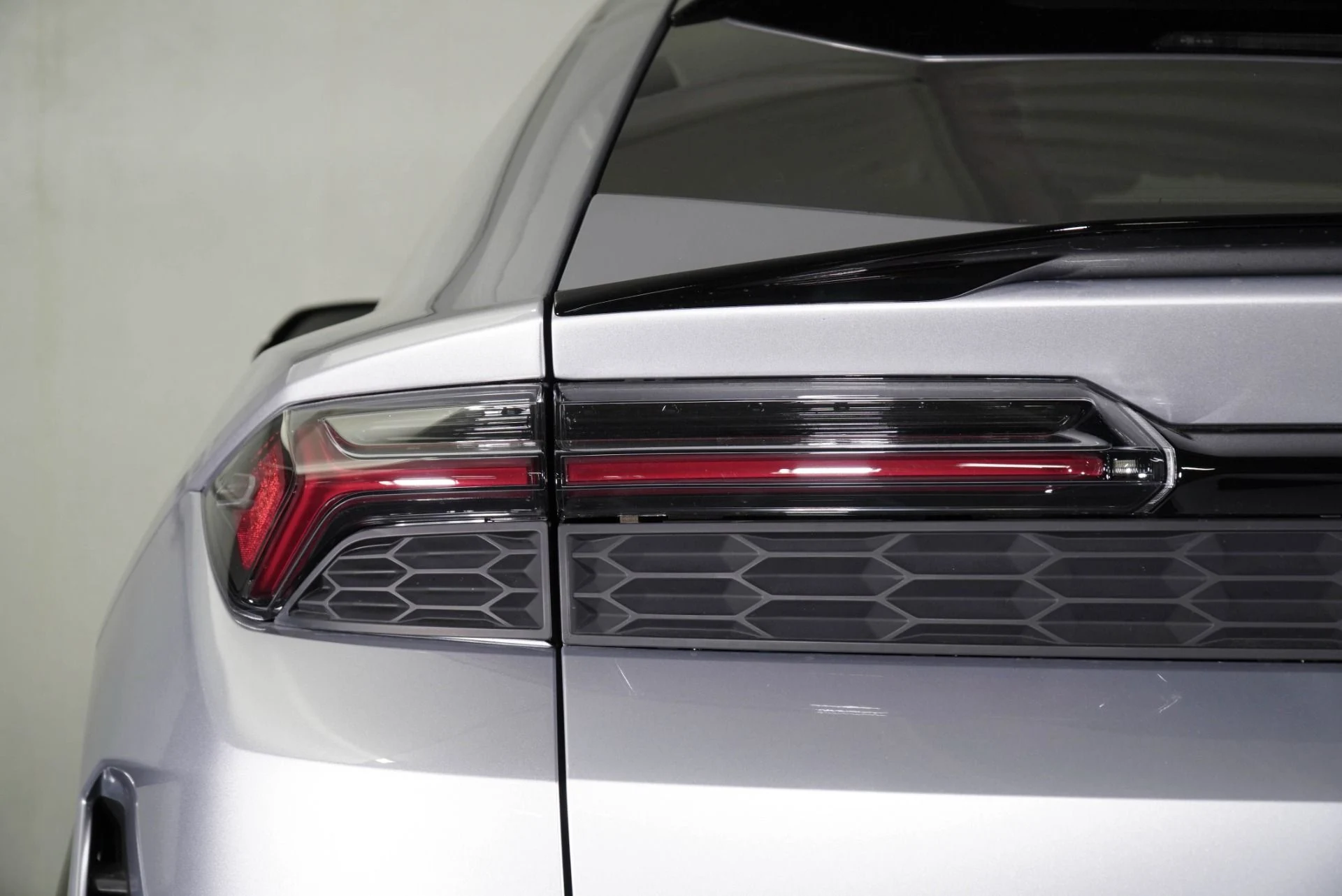 mph018_3460328992_New_2025_Lamborghini_Urus_SE_1776533291_971b270c73