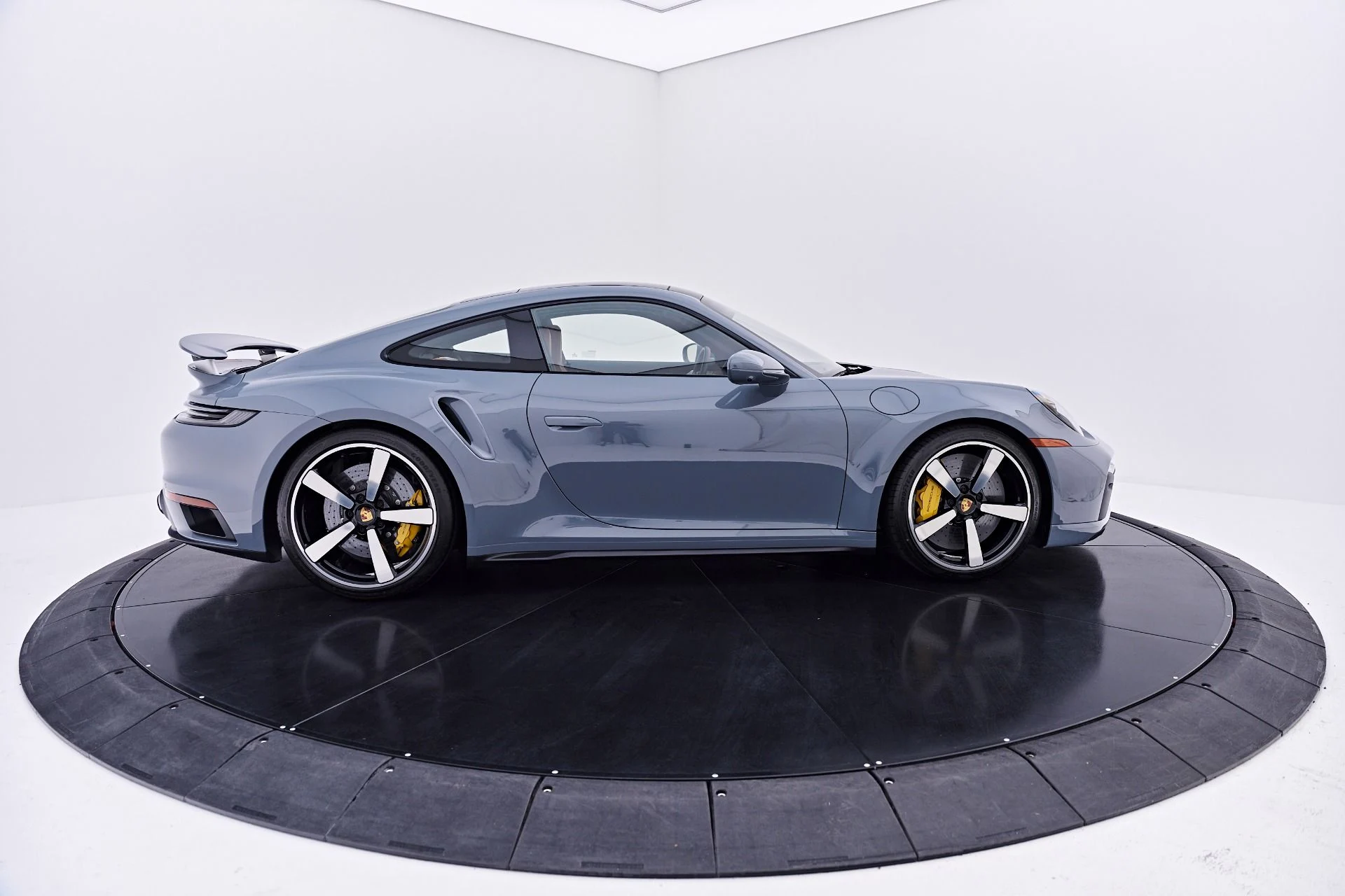 mph018_3464619151_Used_2023_Porsche_911_Turbo_S_1785208125_5cbe7d5cc0