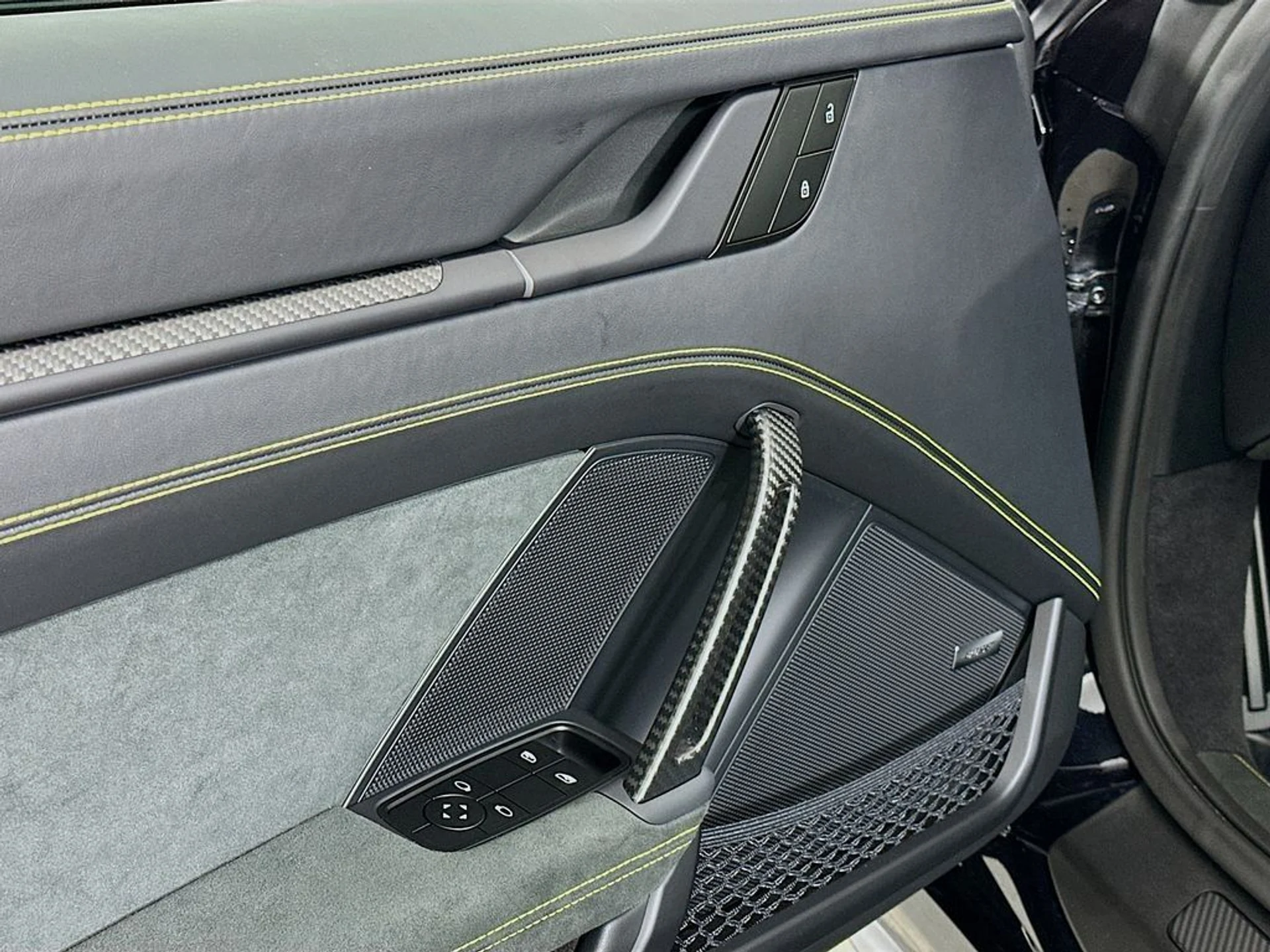 mph018_3465826949_aa40f3a76d98f6cefe12a53d5a838dfex_2b2c16b756