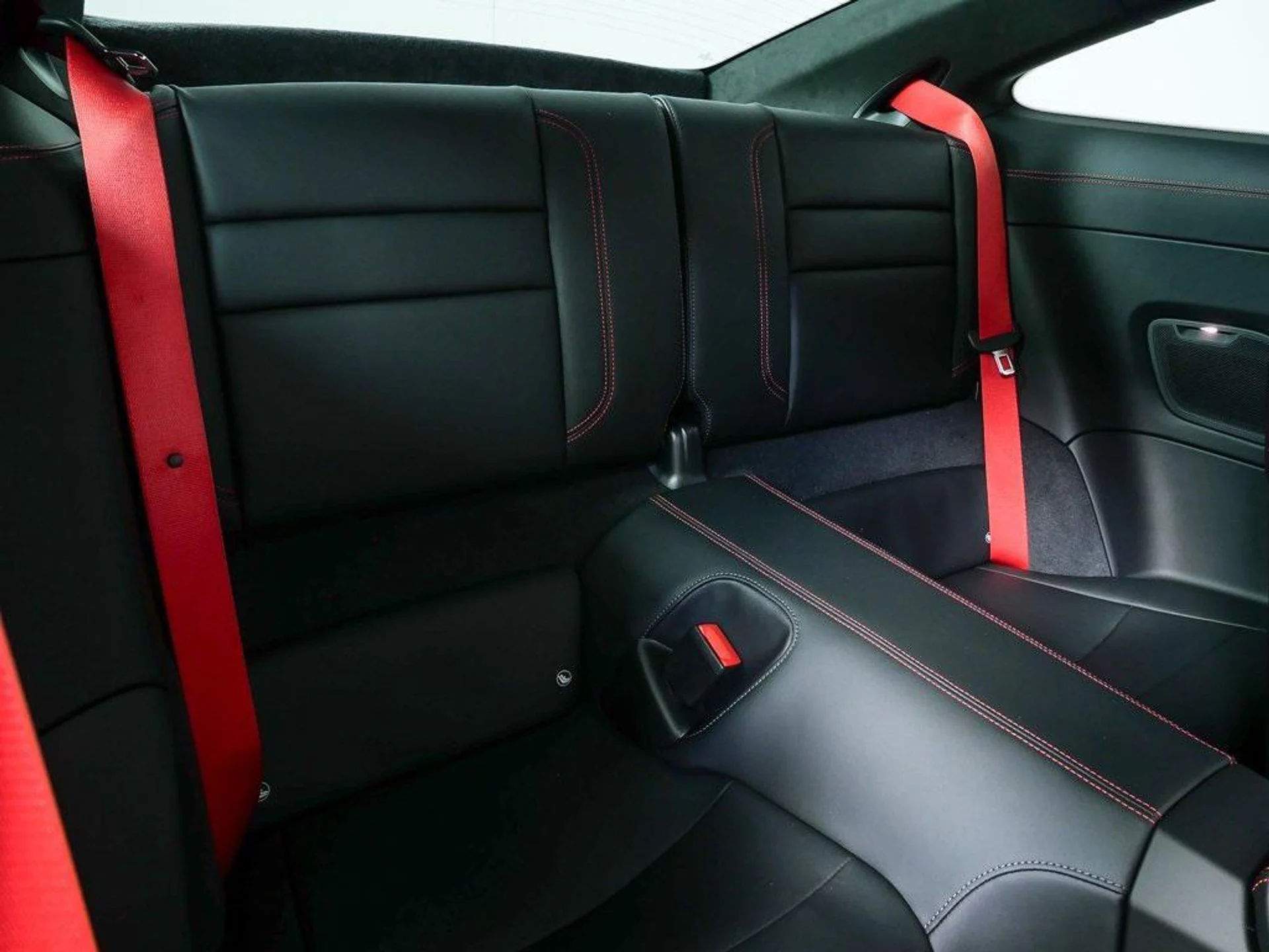 mph018_3473036224_c1bj_Hyzlr4r_DIE_Mhqib_Yt3pkg_Ag_aebf6062ca