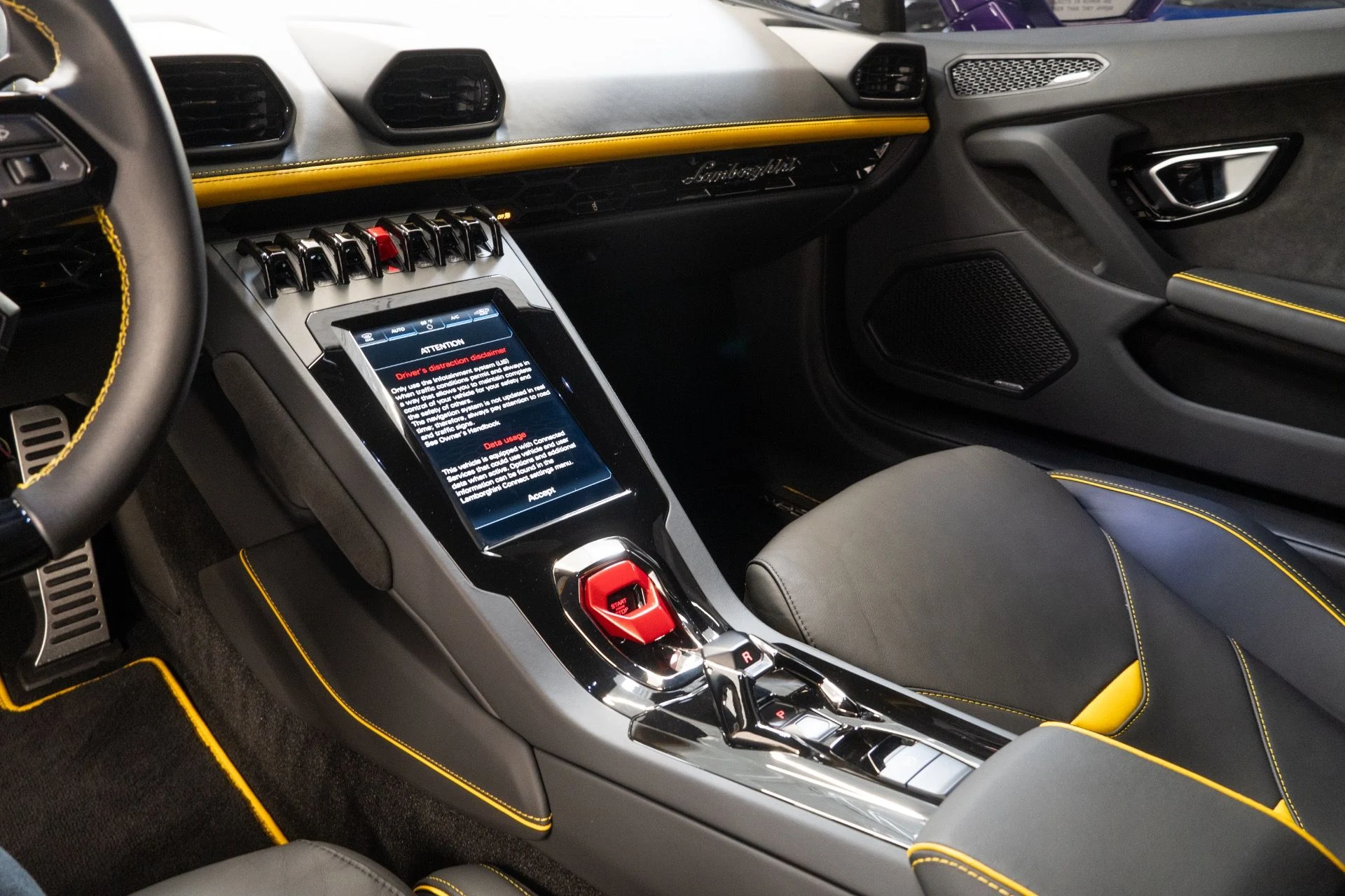 mph018_3473926023_Used_2023_Lamborghini_Huracan_EVO_1759348763_d83e3c2d69