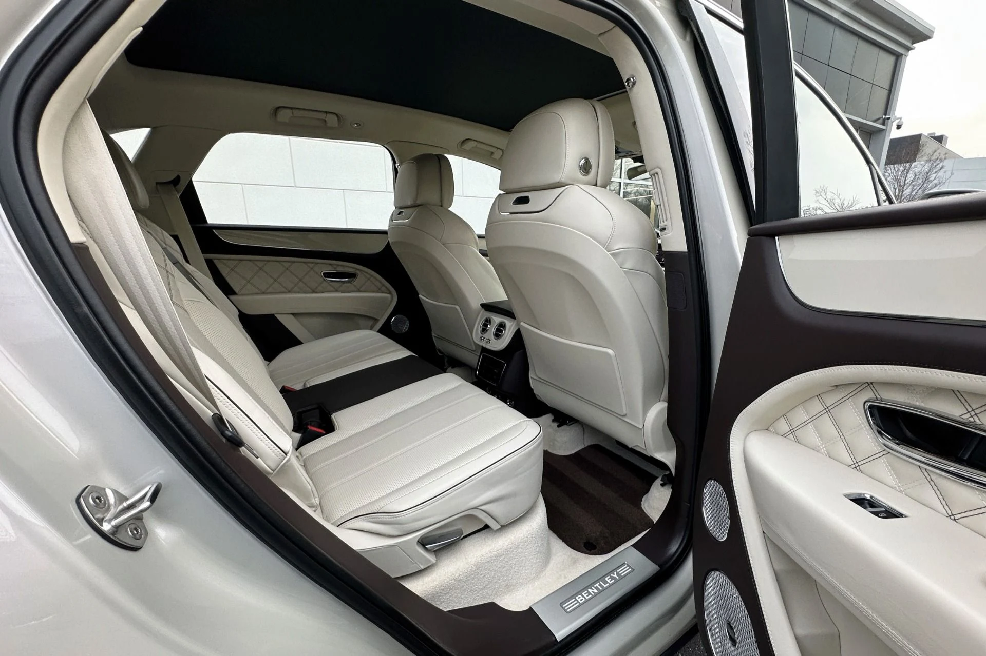 mph018_3479481101_Used_2022_Bentley_Bentayga_V8_1767989302_6df14c5fcb