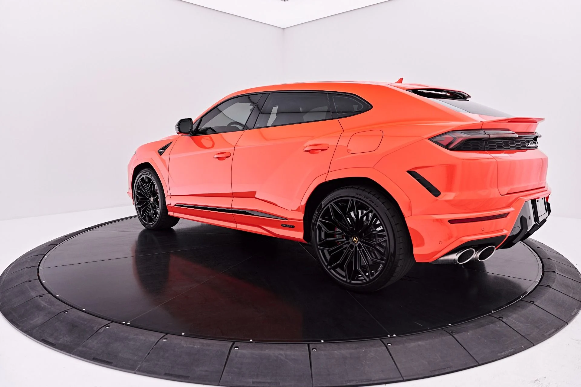 mph018_3486912059_Used_2025_Lamborghini_Urus_SE_1785258914_57fcca21ae