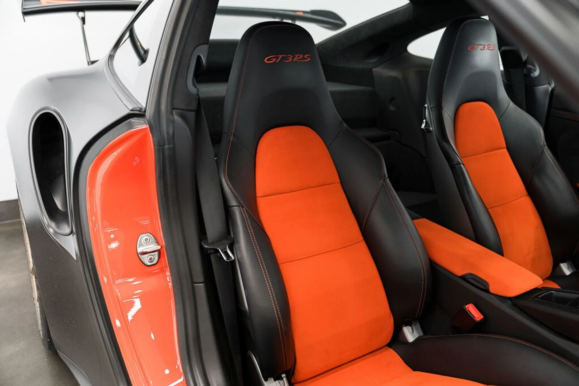 mph018_3489570008_porsche_911_2016_jpg_v_1758918548_49384754b7