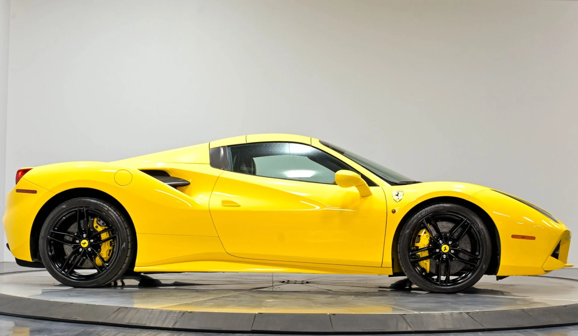 mph018_3490272675_Used_2017_Ferrari_488_Spider_1782250763_d9643e3cf4