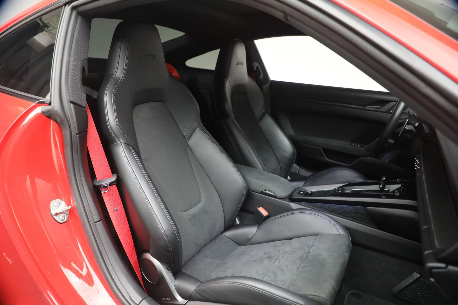 mph018_3492336078_Used_2022_Porsche_911_Carrera_4_GTS_1775578385_004599d836