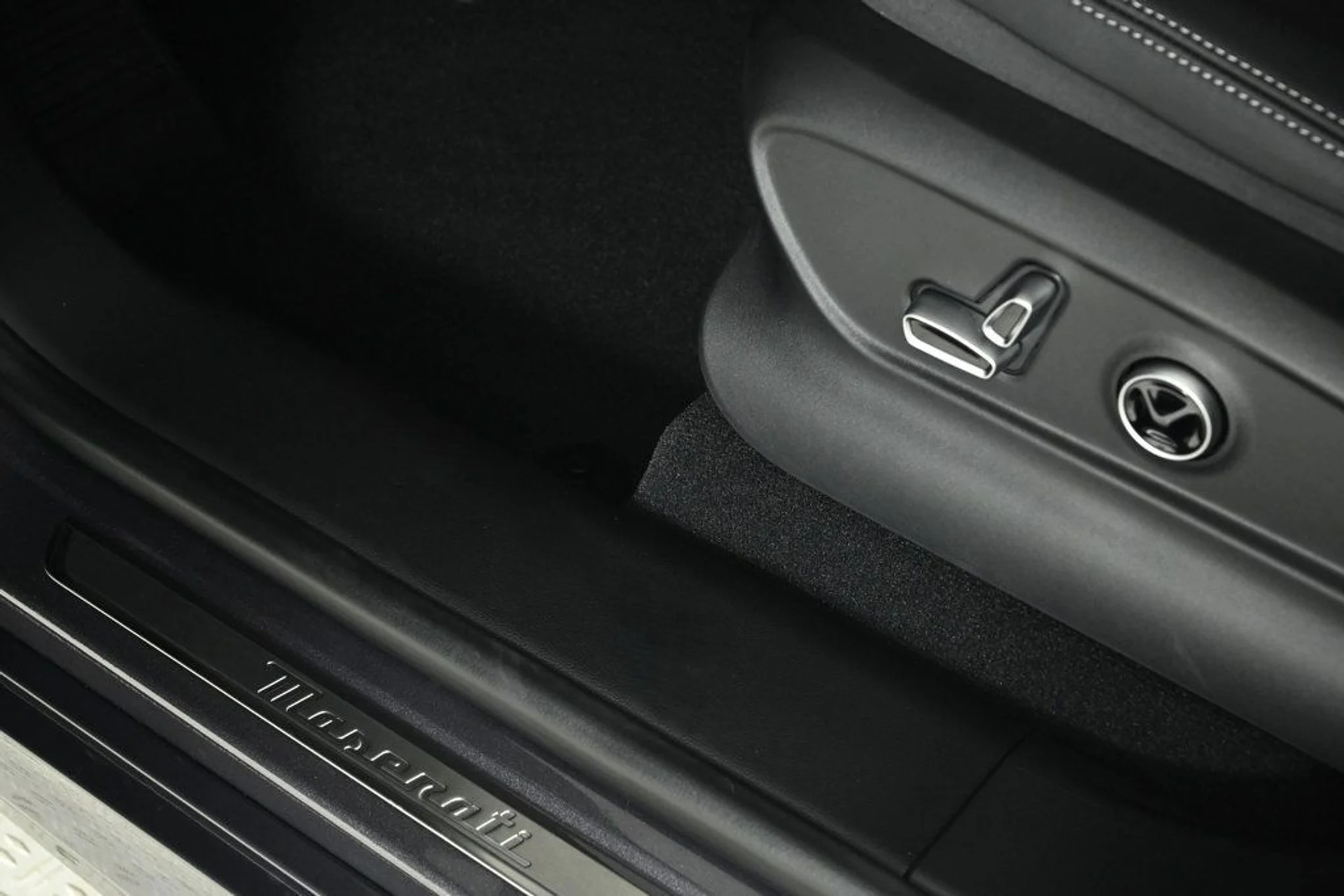 mph018_3494964682_used_2025_maserati_grecale_base_11350_22975702_18_1024_27f6273e3e