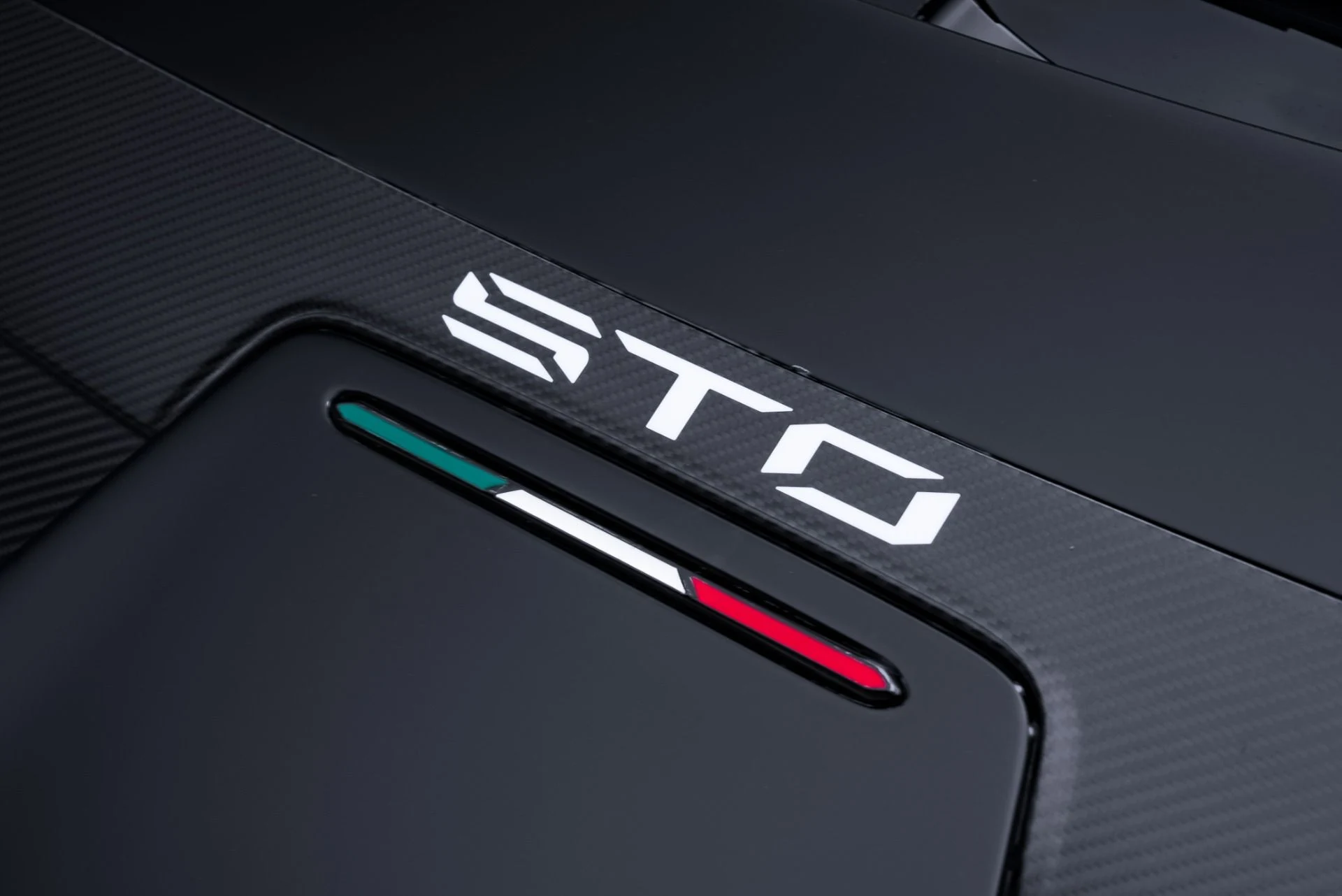 mph018_349954979_Used_2022_Lamborghini_Huracan_STO_1771969691_c87287fd4e