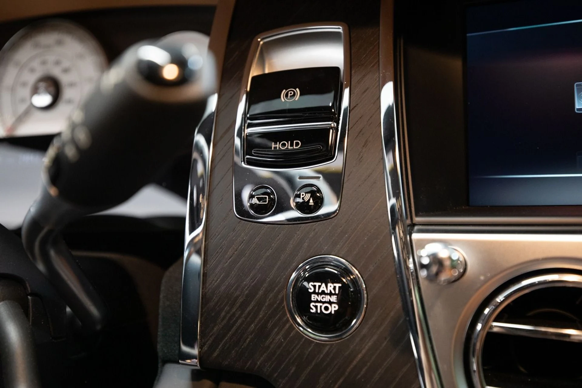 mph018_3502048307_Used_2018_Rolls_Royce_Wraith_Luminary_Collection_1708563018_a18aaa1d9d