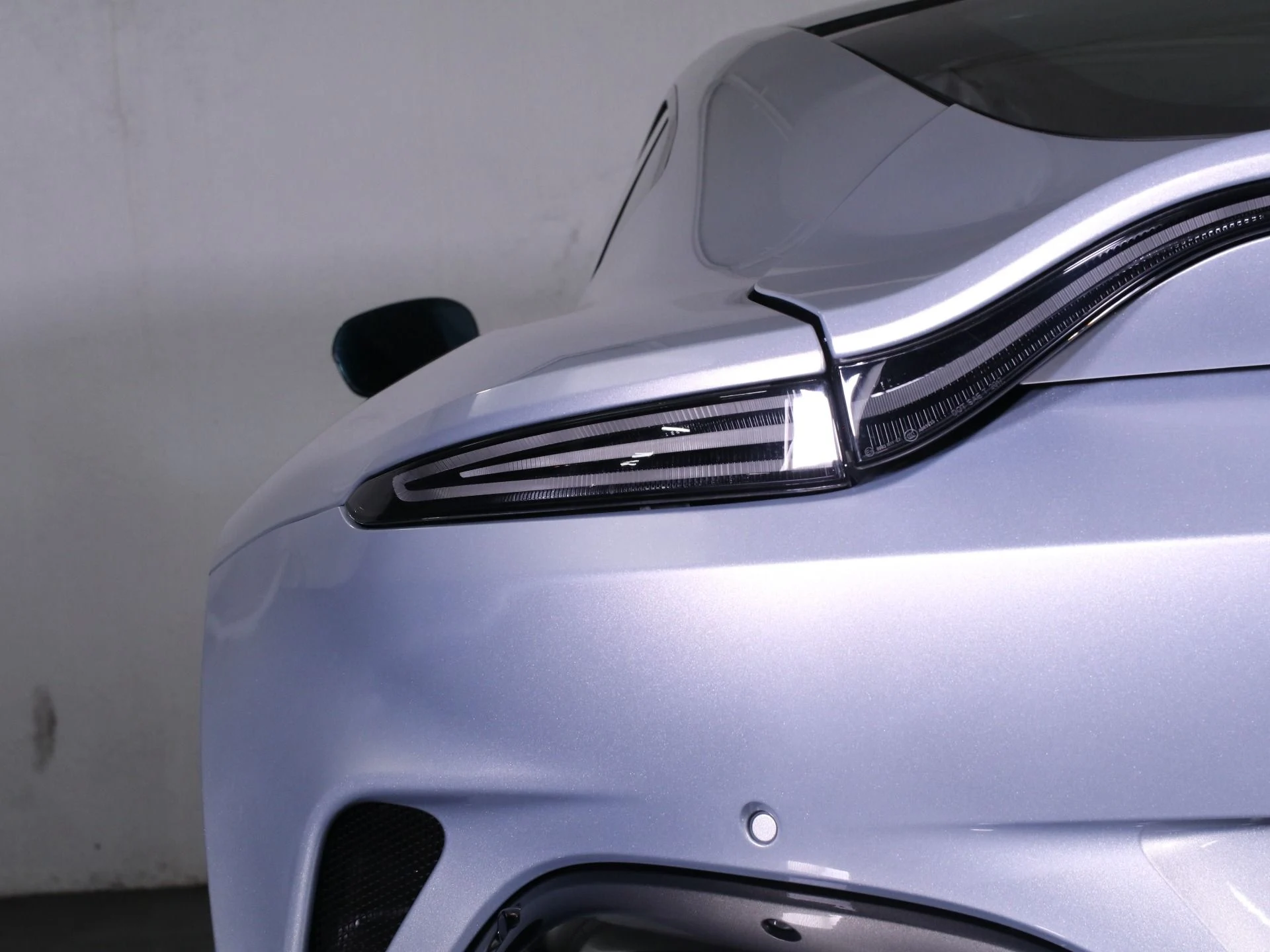 mph018_3509903055_New_2025_Aston_Martin_Vantage_1758482523_3dd30c2206