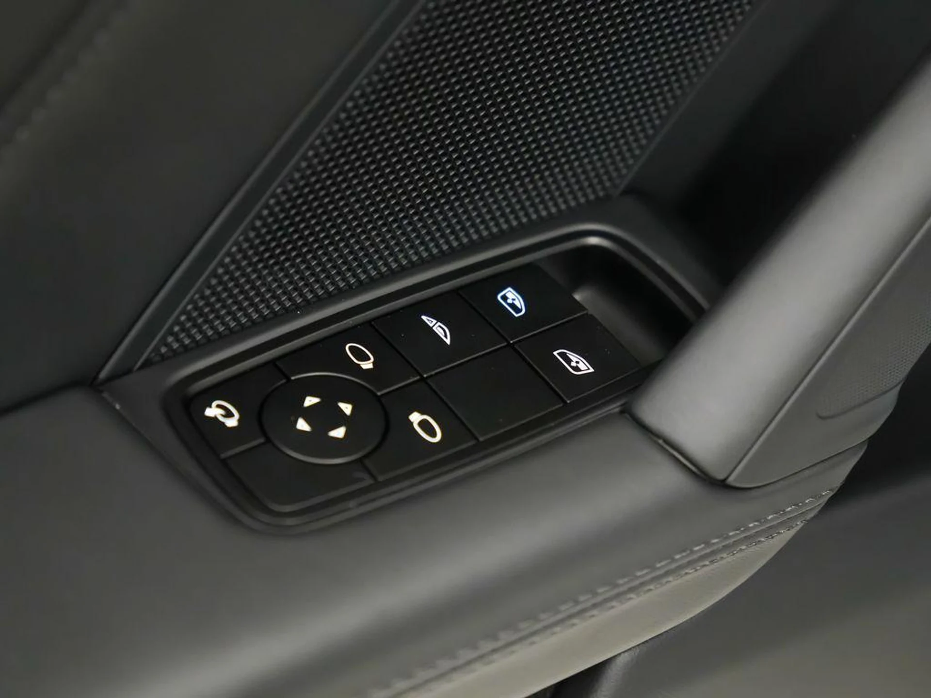 mph018_3520880060_p_EDE_Wrk_Eyr_Gp4kl_C3iaw_Jg_Sx_CVE_0784e7f4d0