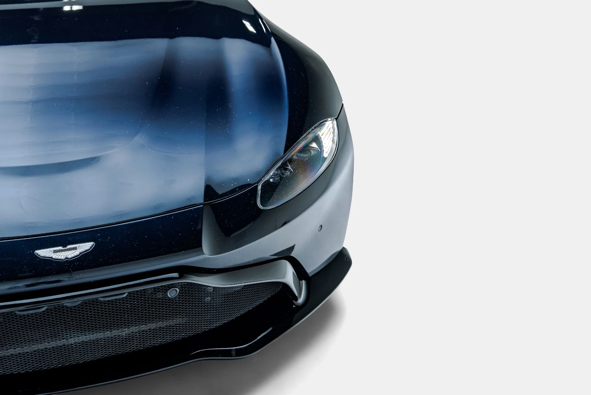 mph018_3522235886_Used_2019_Aston_Martin_Vantage_1793290909_3fad335b92