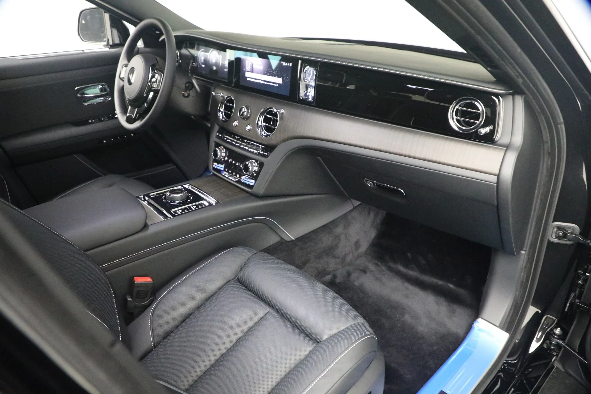 mph018_3527569200_New_2026_Rolls_Royce_Ghost_59d98fd98a