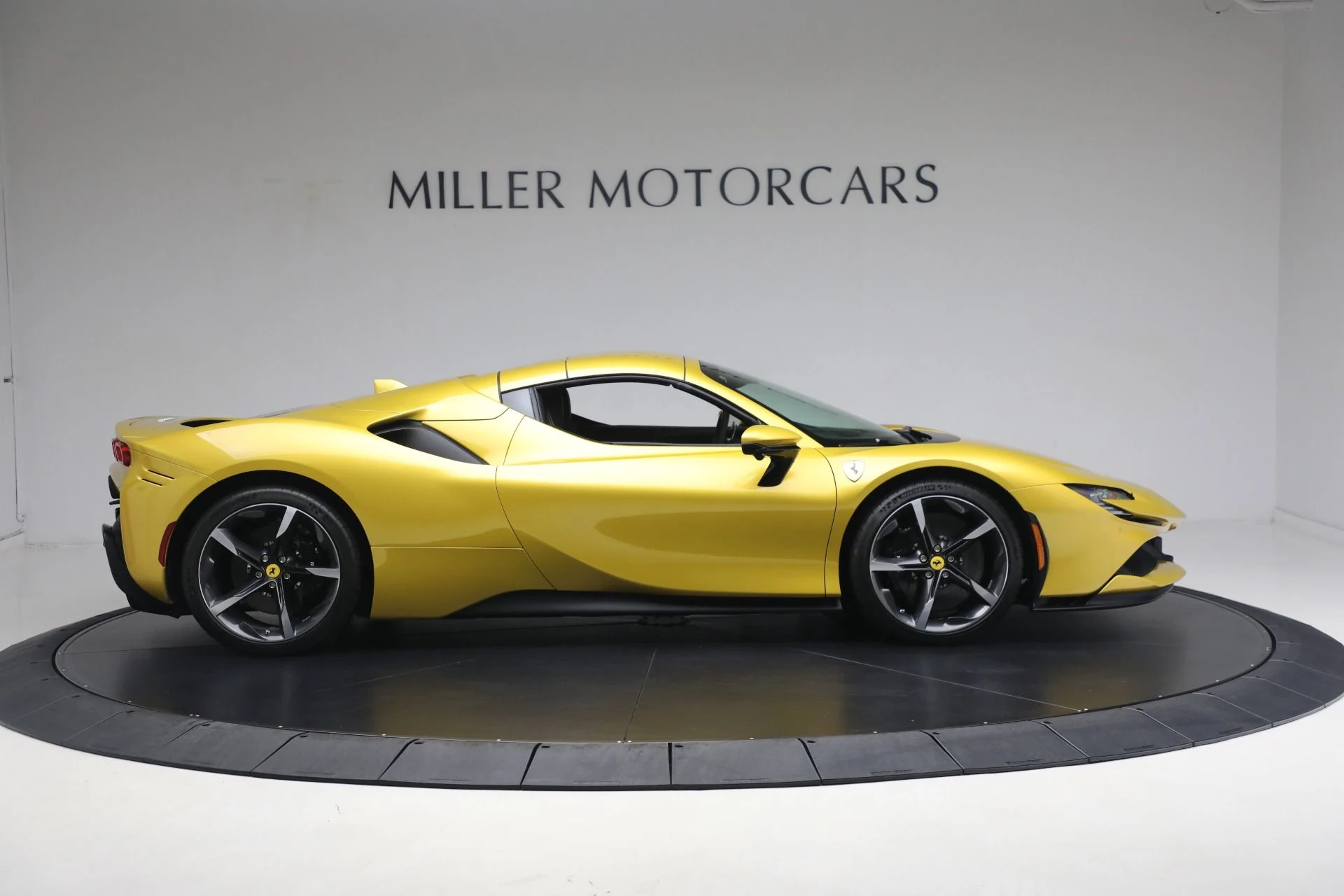 mph018_3529880160_Used_2024_Ferrari_SF_90_Spider_c0fd1edb0a