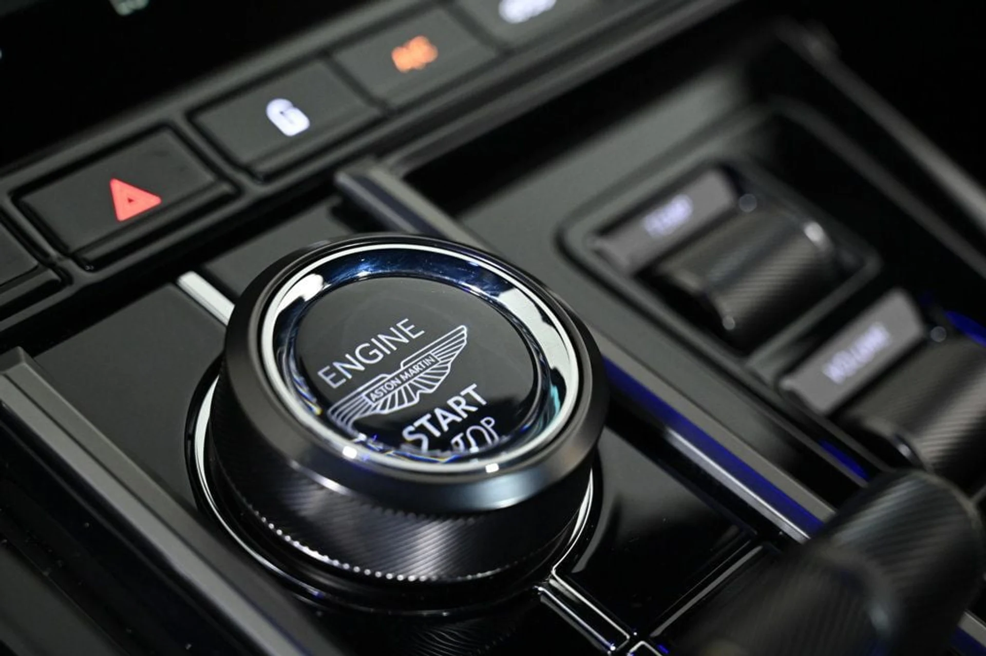 mph018_3530398761_used_2026_aston_martin_vantage_11350_22917538_18_1024_1f2414a5c3