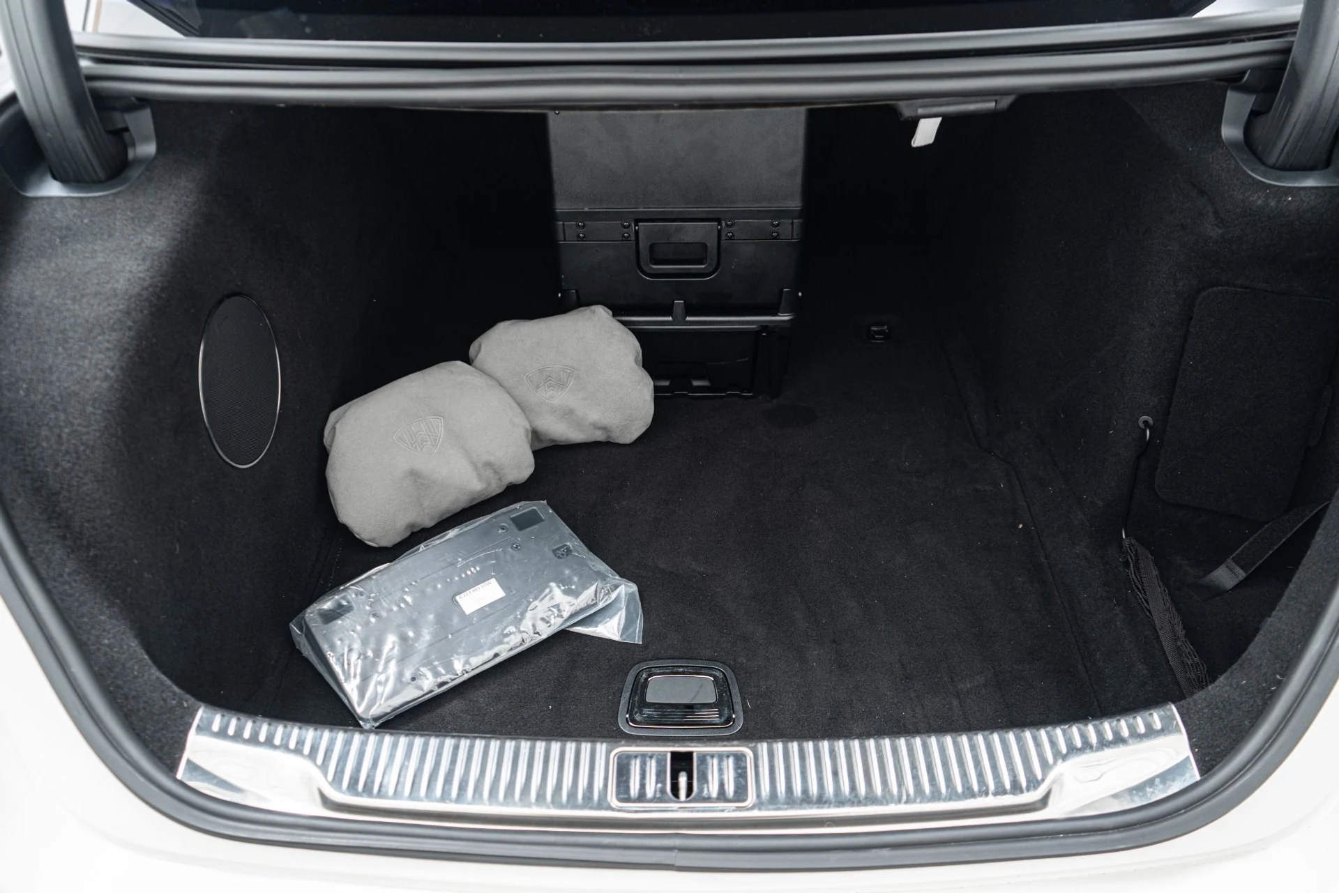 mph018_3537937172_Used_2021_Mercedes_Benz_Maybach_S_580_4_MATIC_Factory_Two_Tone_paint_Executive_Rear_Seat_Package_Bottle_Chiller_1776288092_49e42b6bf2