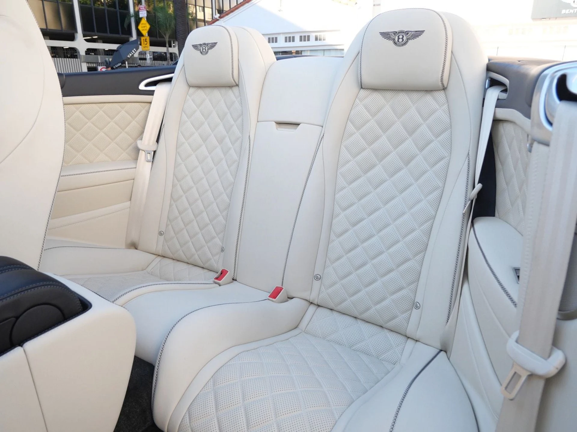 mph018_3538384162_de1105ac920a9f93560d479229d0bec8x_c42101c7d7