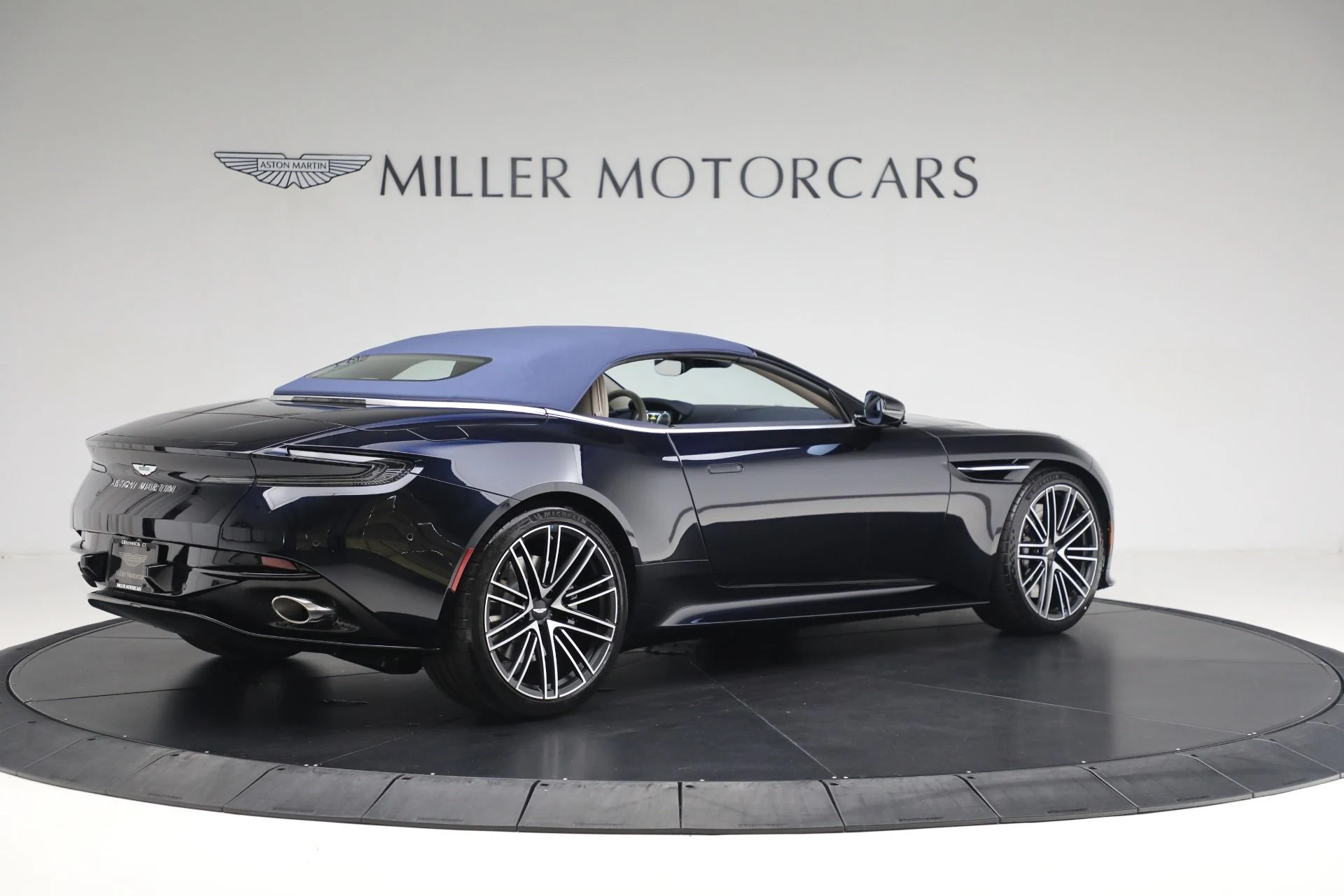 mph018_3541300812_New_2025_Aston_Martin_DB_12_Volante_85088ad1a2