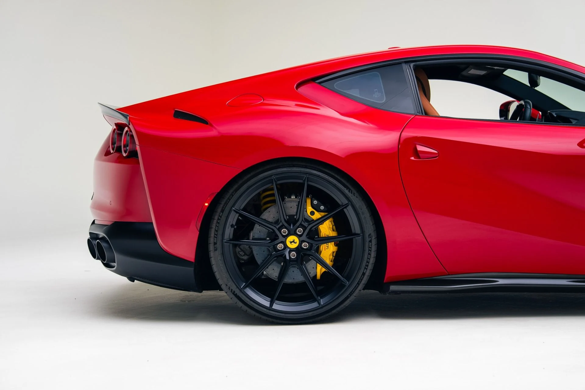 mph018_3551290181_Used_2019_Ferrari_812_Superfast_1766432175_037331cdff