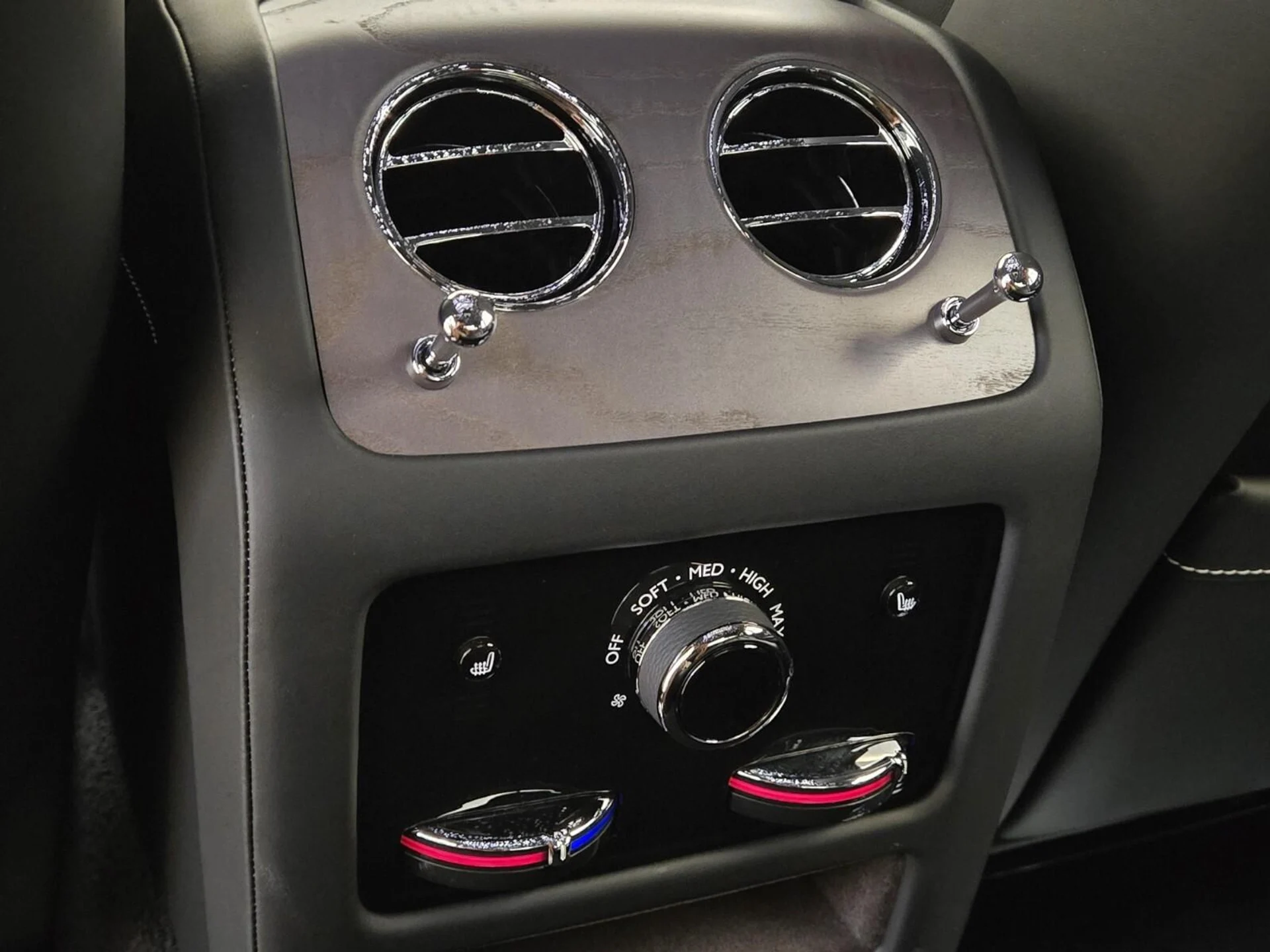 mph018_3553610726_Used_2025_Rolls_Royce_Ghost_1777356184_6800abf36f