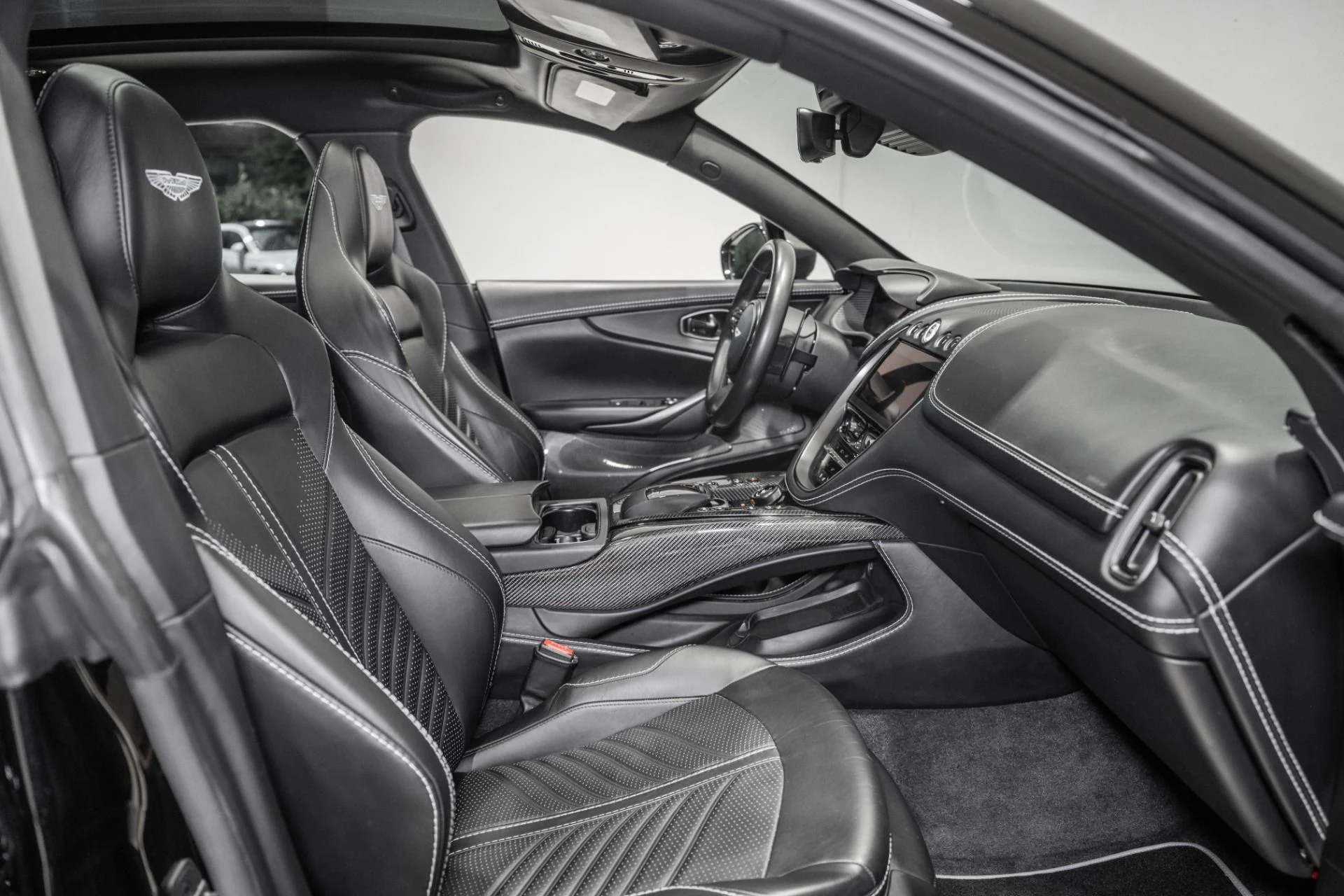 mph018_3569779994_New_2023_Aston_Martin_DBX_707_1785777382_1ccaf53088