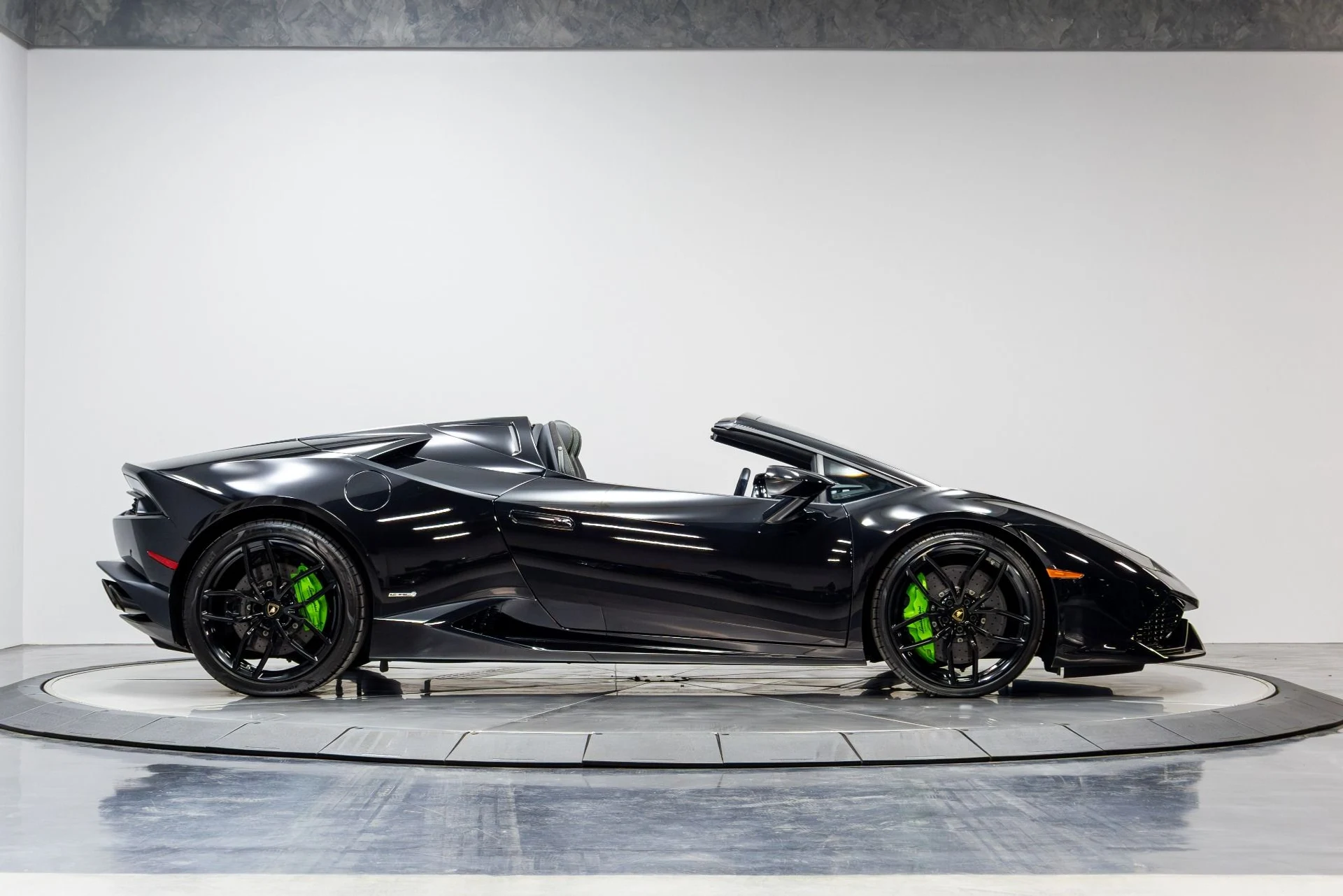 mph018_3570136009_Used_2017_Lamborghini_Huracan_1775865662_2b8421436c