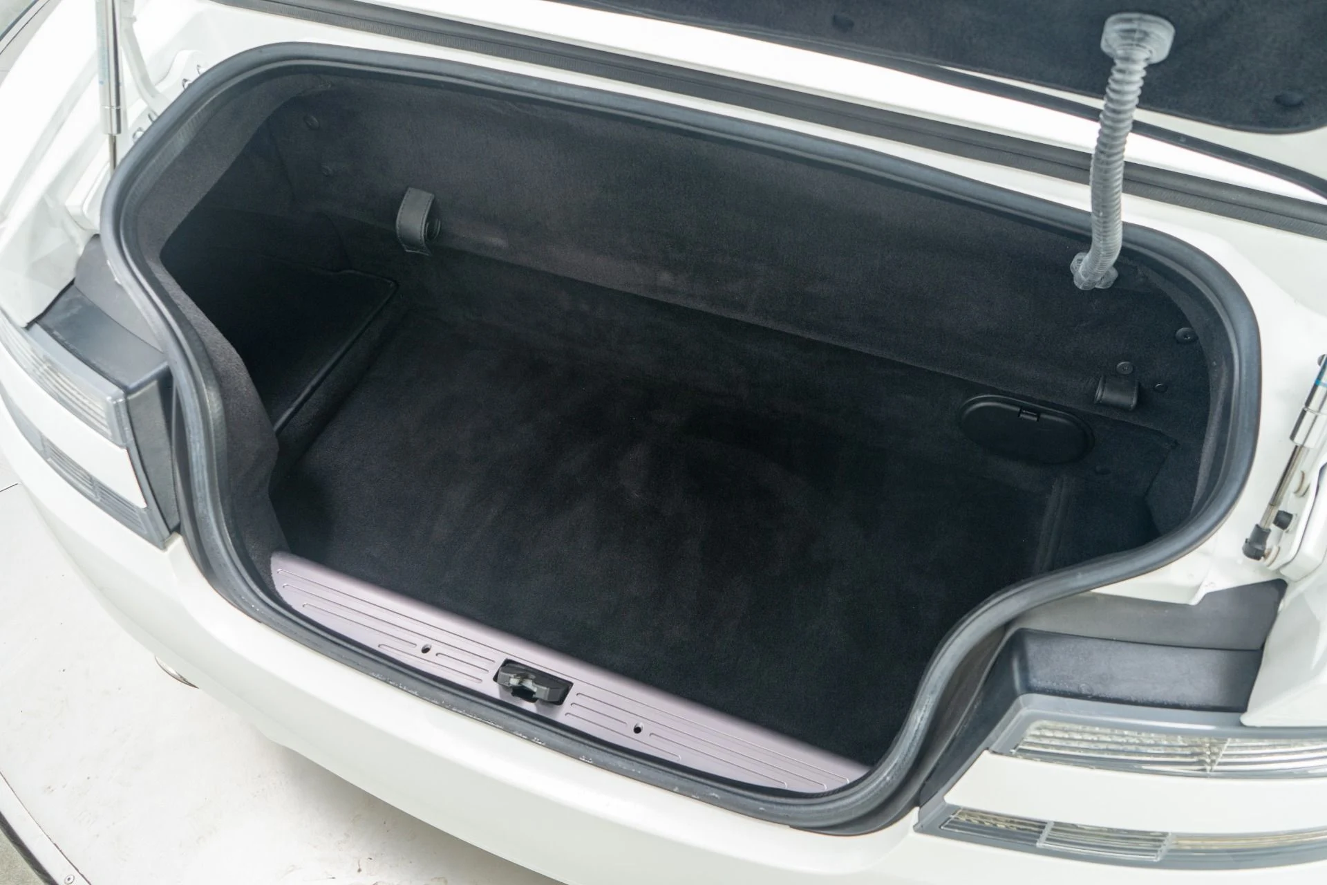 mph018_3571859177_Used_2014_Aston_Martin_DB_9_Volante_V12_20_Inch_Wheels_Carbon_Fiber_Trim_1756221007_c6f3b9f9bb