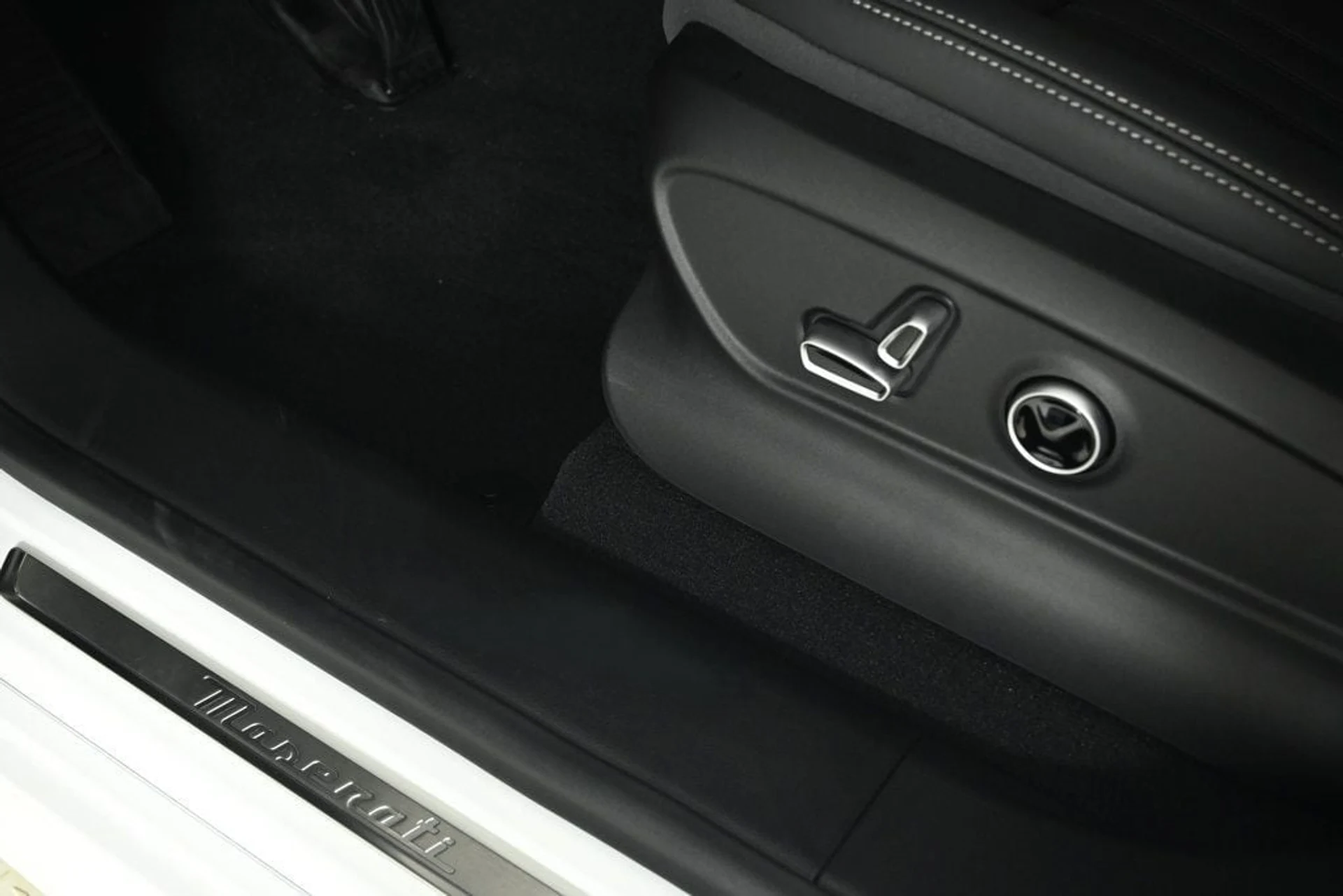 mph018_3574474713_new_2025_maserati_grecale_awd_11350_22889152_18_1024_6e0d43fc36