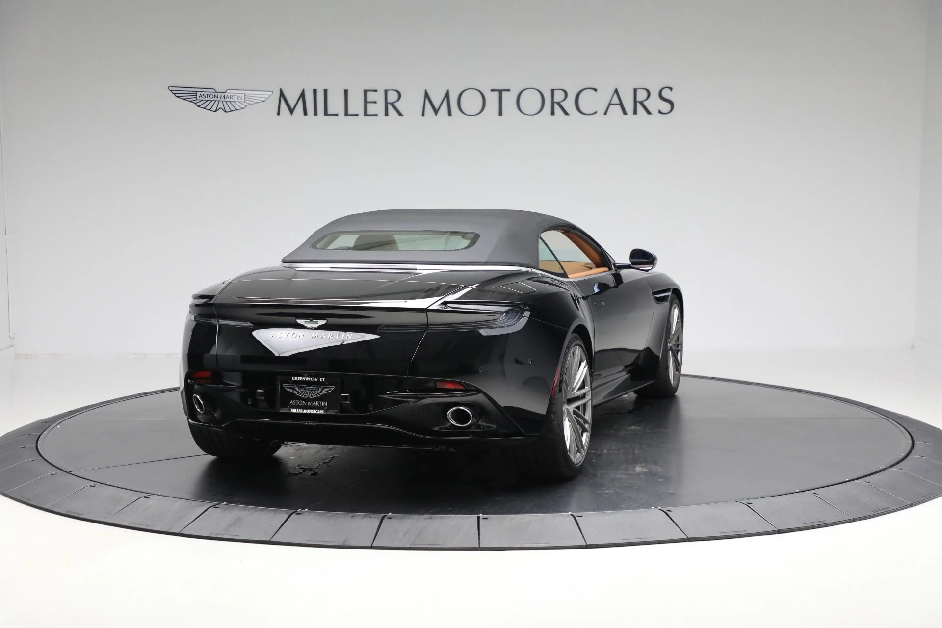 mph018_3589918438_New_2025_Aston_Martin_DB_12_Volante_fdda99e60f