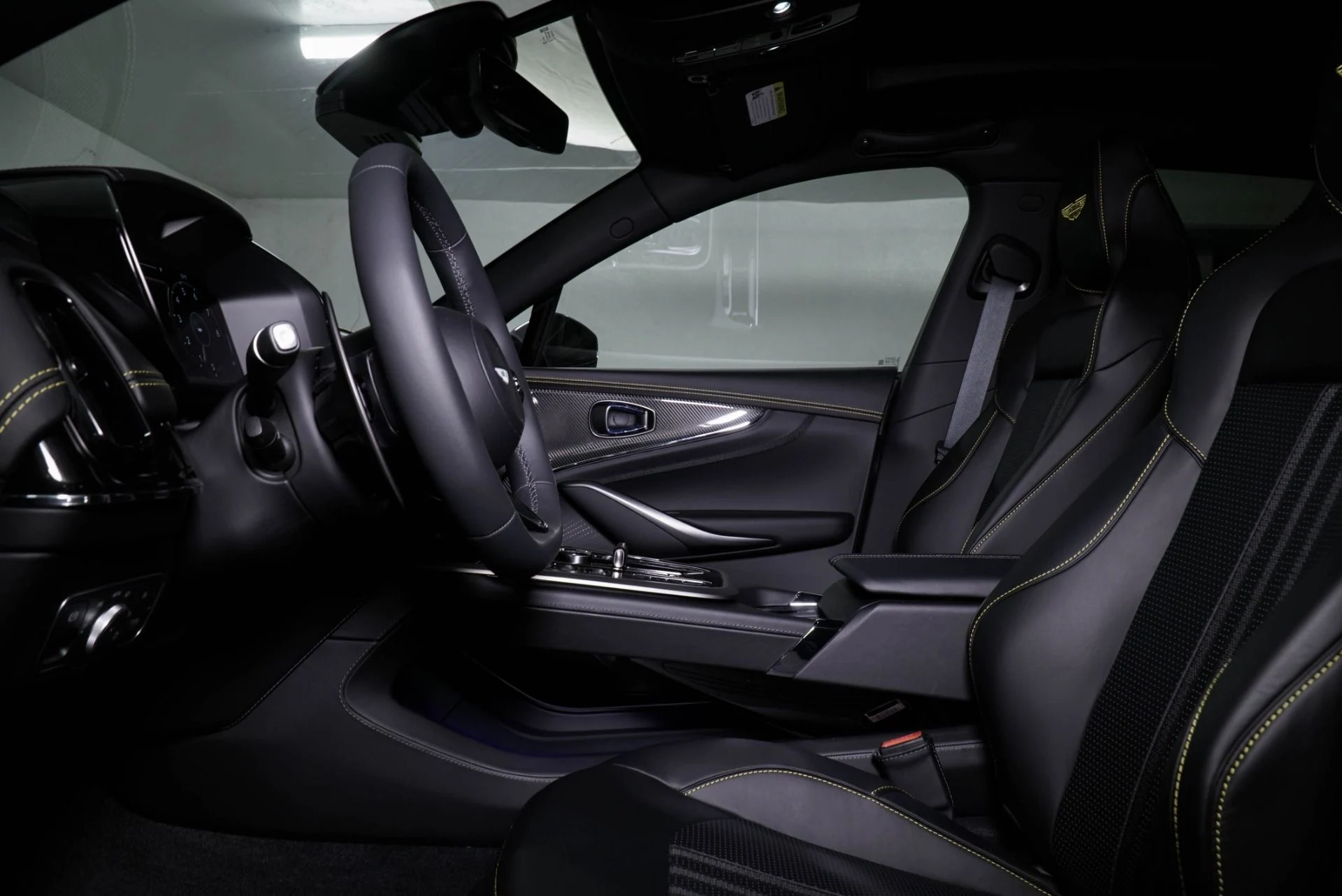mph018_3592683031_New_2026_Aston_Martin_DBX_707_1765560873_df80287d1a