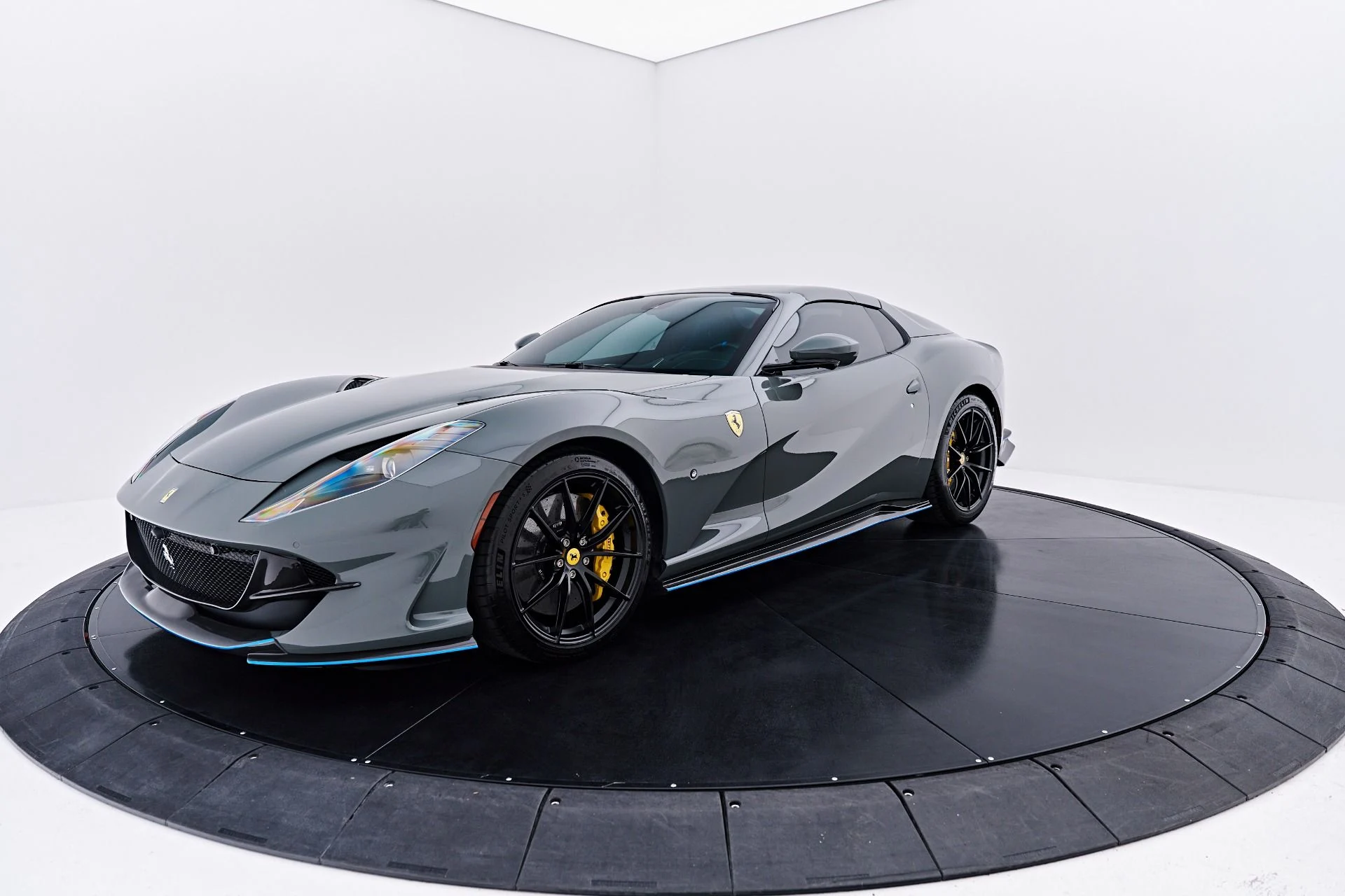 mph018_3595286262_Used_2023_Ferrari_812_GTS_Base_1785431348_2810937124
