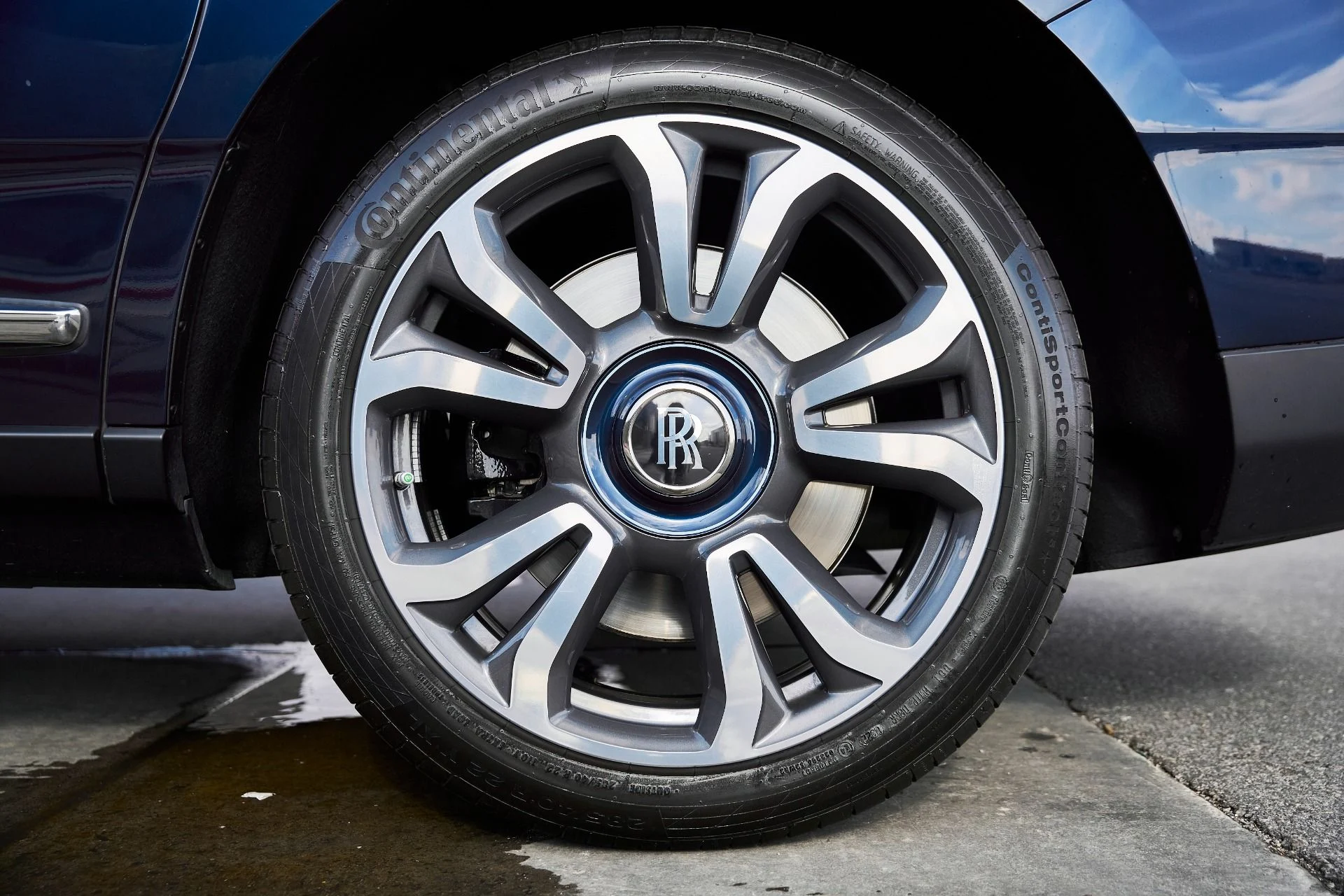 mph018_3595593124_Used_2022_Rolls_Royce_Cullinan_Base_1767400066_1b8b5cd618