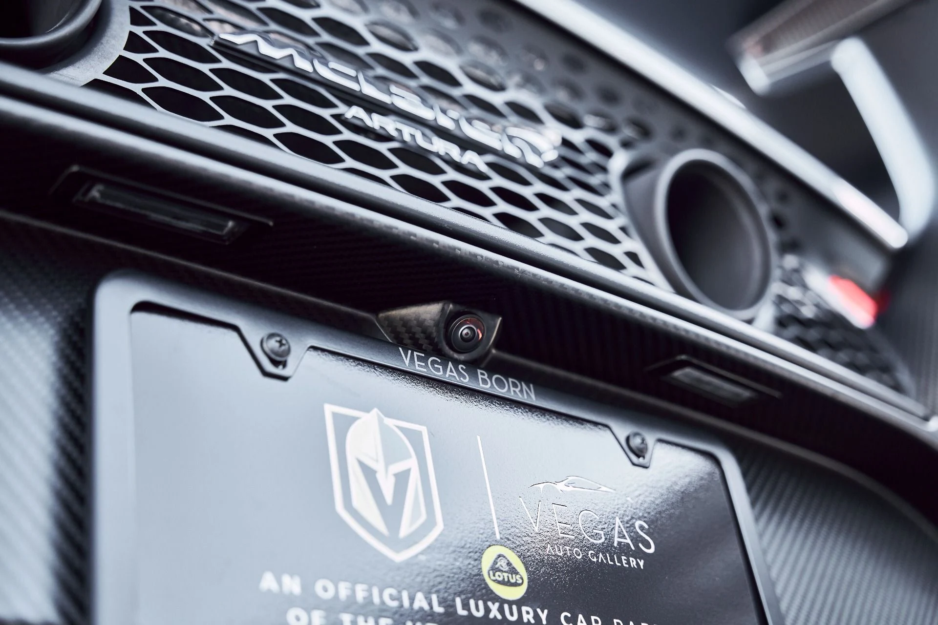 mph018_3596477323_Used_2023_Mc_Laren_Artura_1773773886_01dfa49405